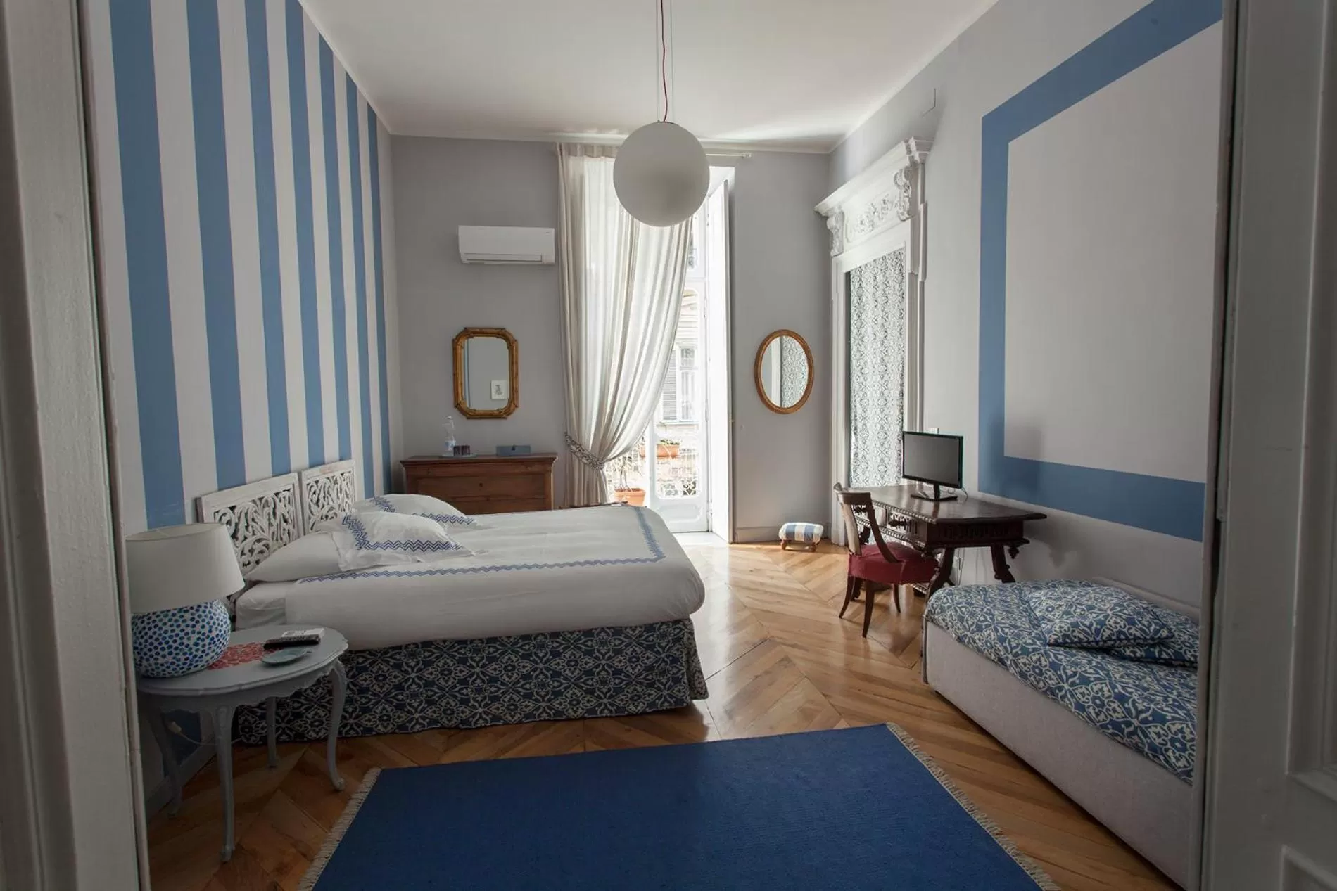 Bed in Palazzo Bellini