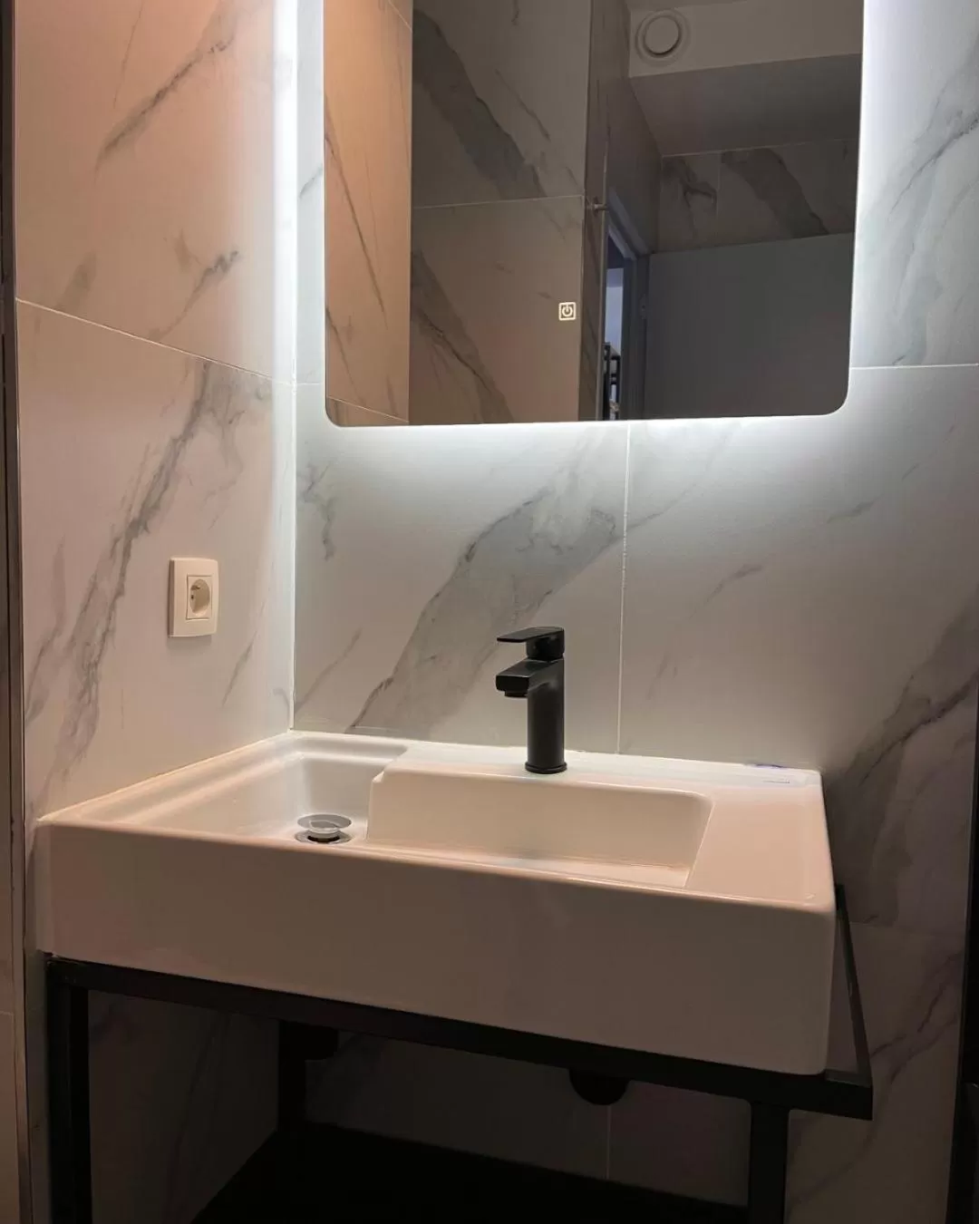 Bathroom in Hôtel La Pièce