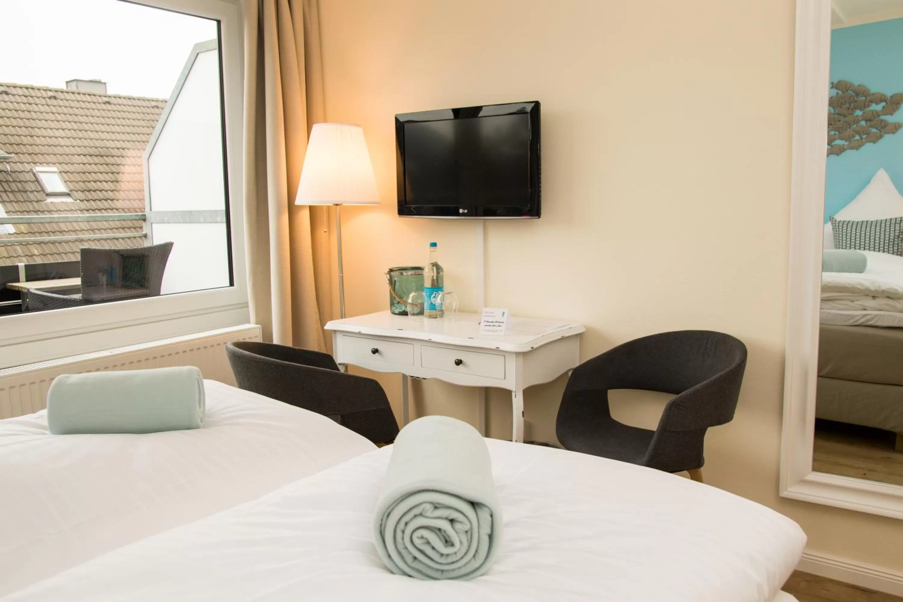 Balcony/Terrace, Bed in Das Frühstückshotel Büsum