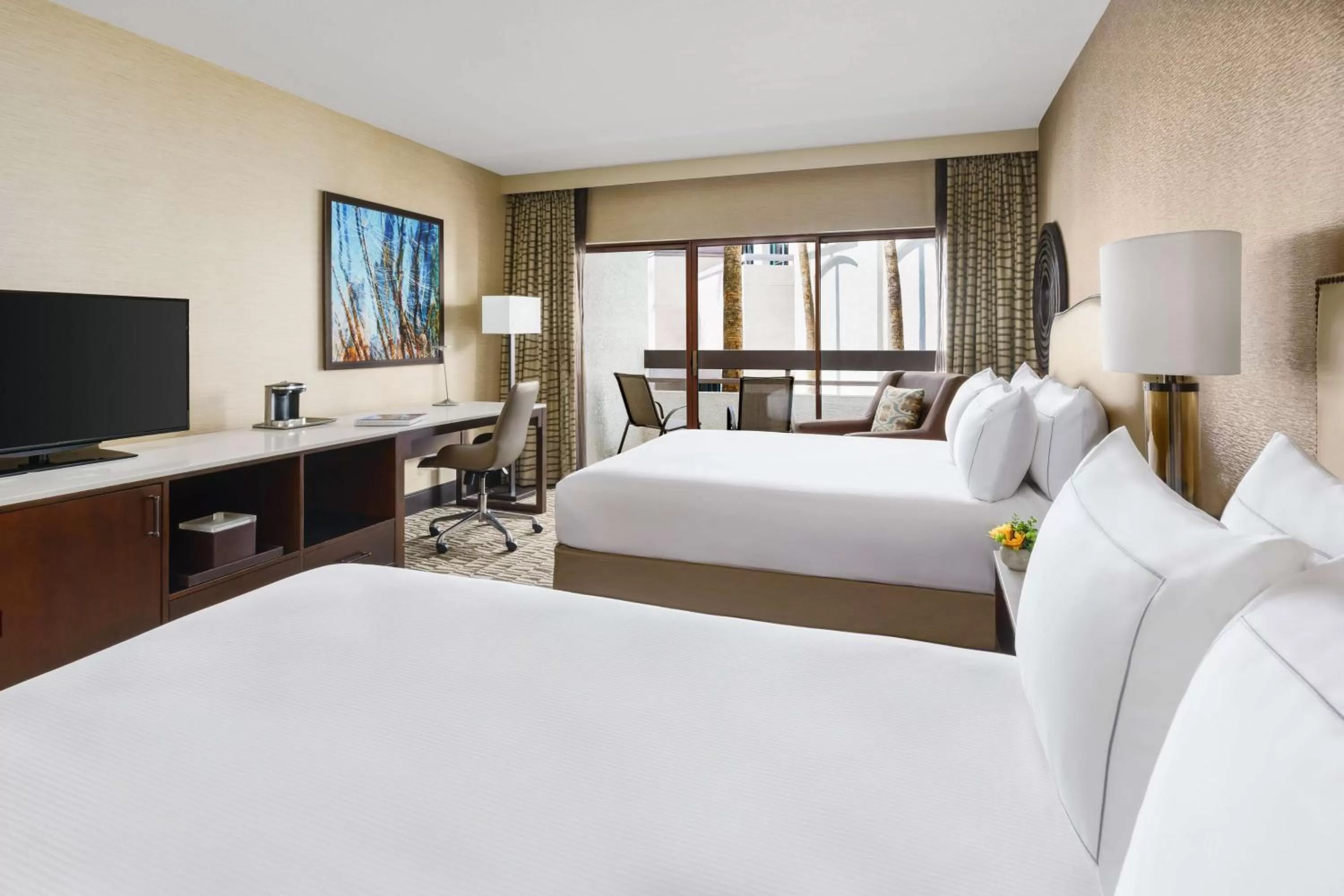 Bed in Hilton Phoenix Airport