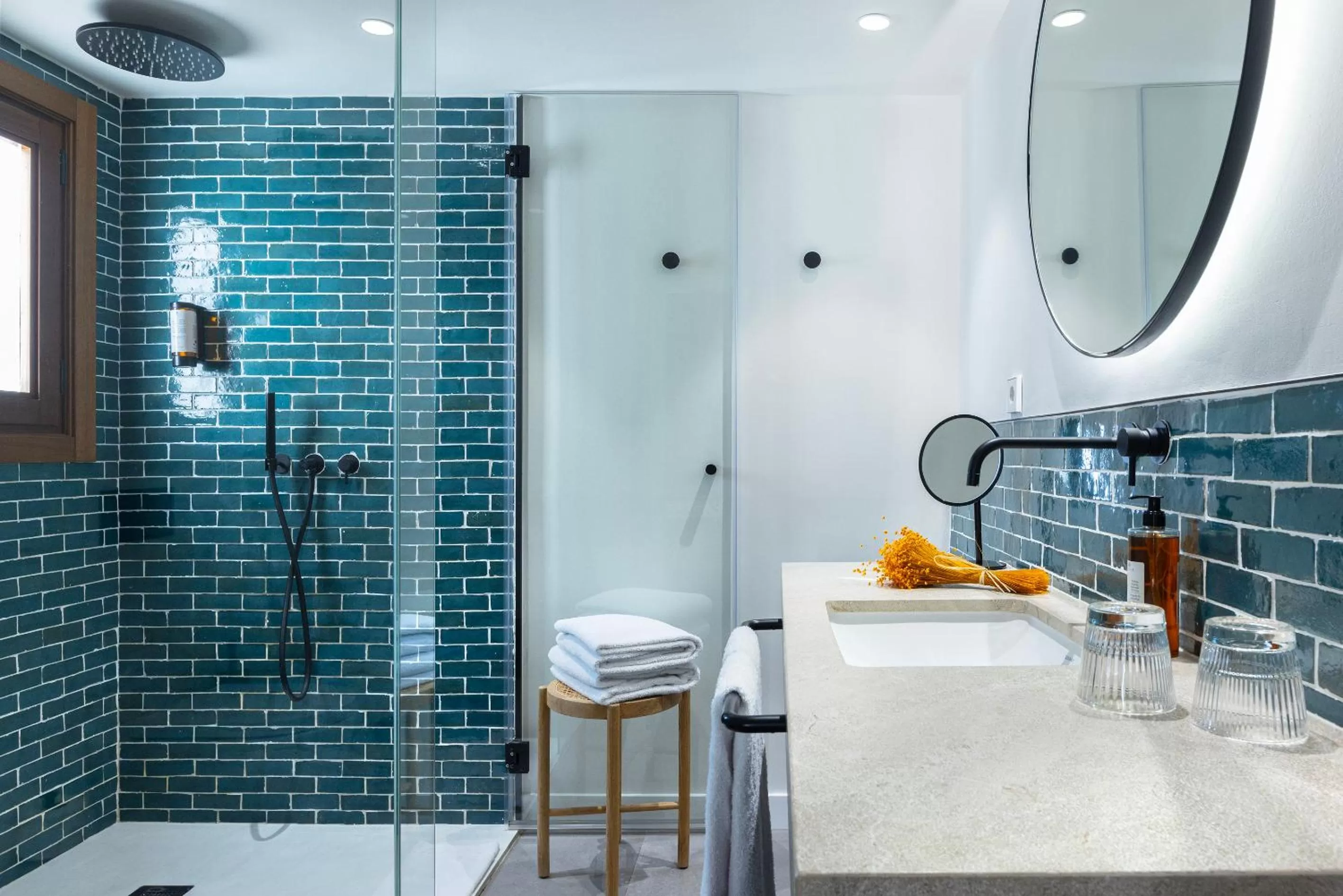 Shower in Samaritana Suites