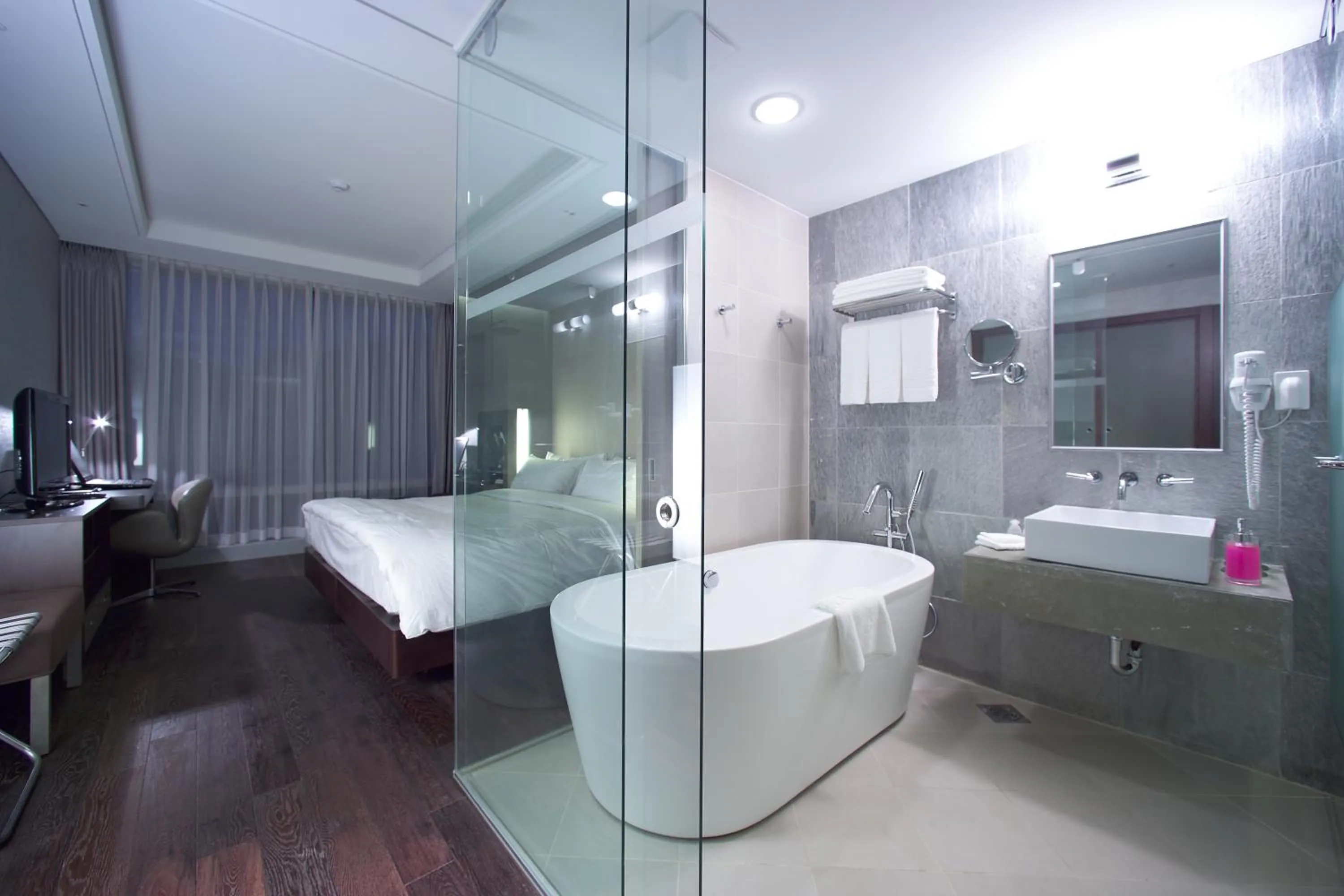 Toilet in Grand Mercure Ambassador Changwon