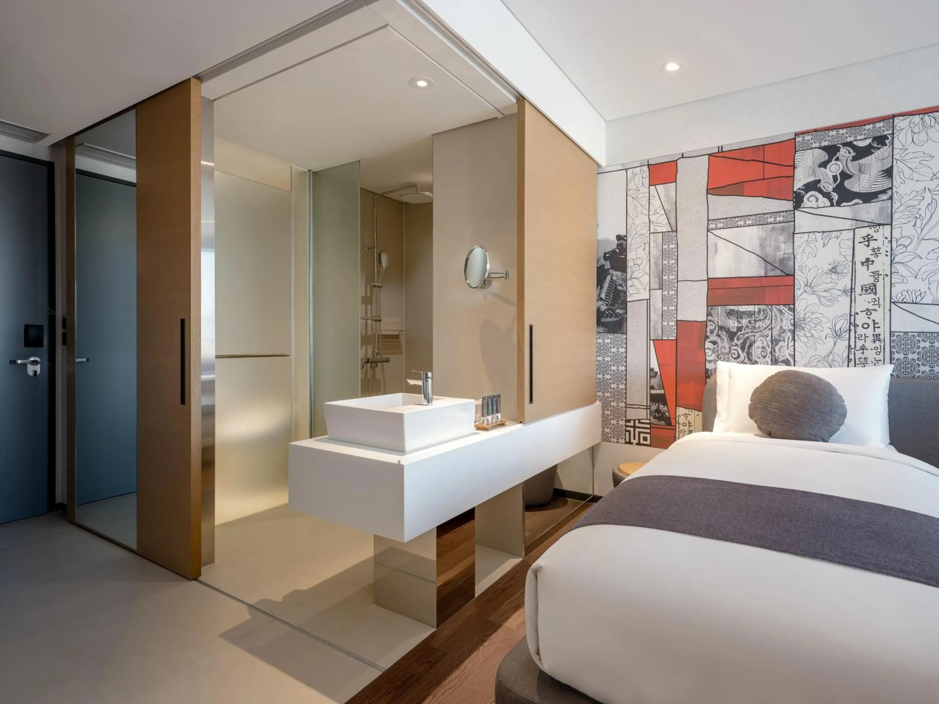 Toilet, Bed in Novotel Ambassador Seoul Yongsan