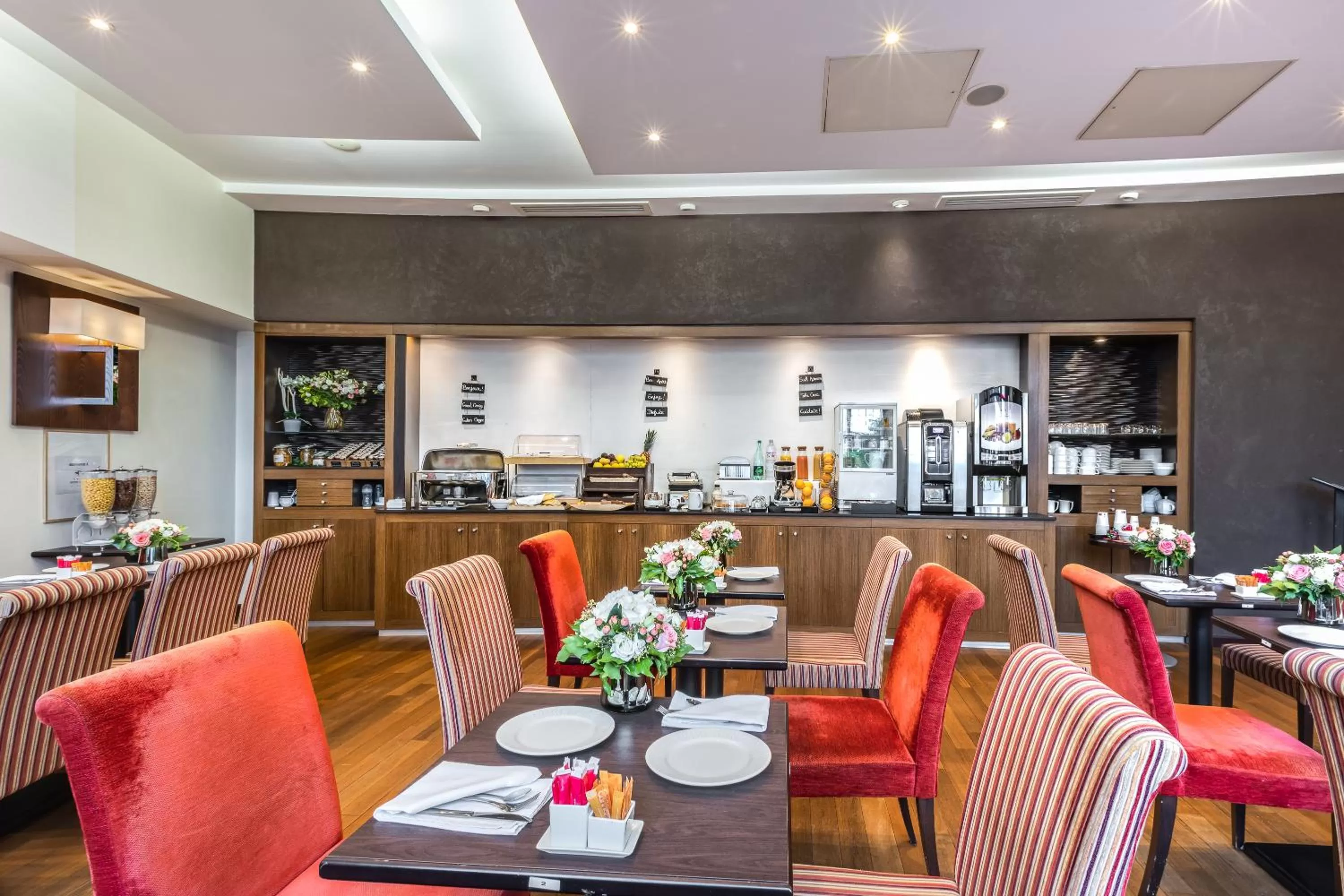 Buffet breakfast in Hotel de Berny