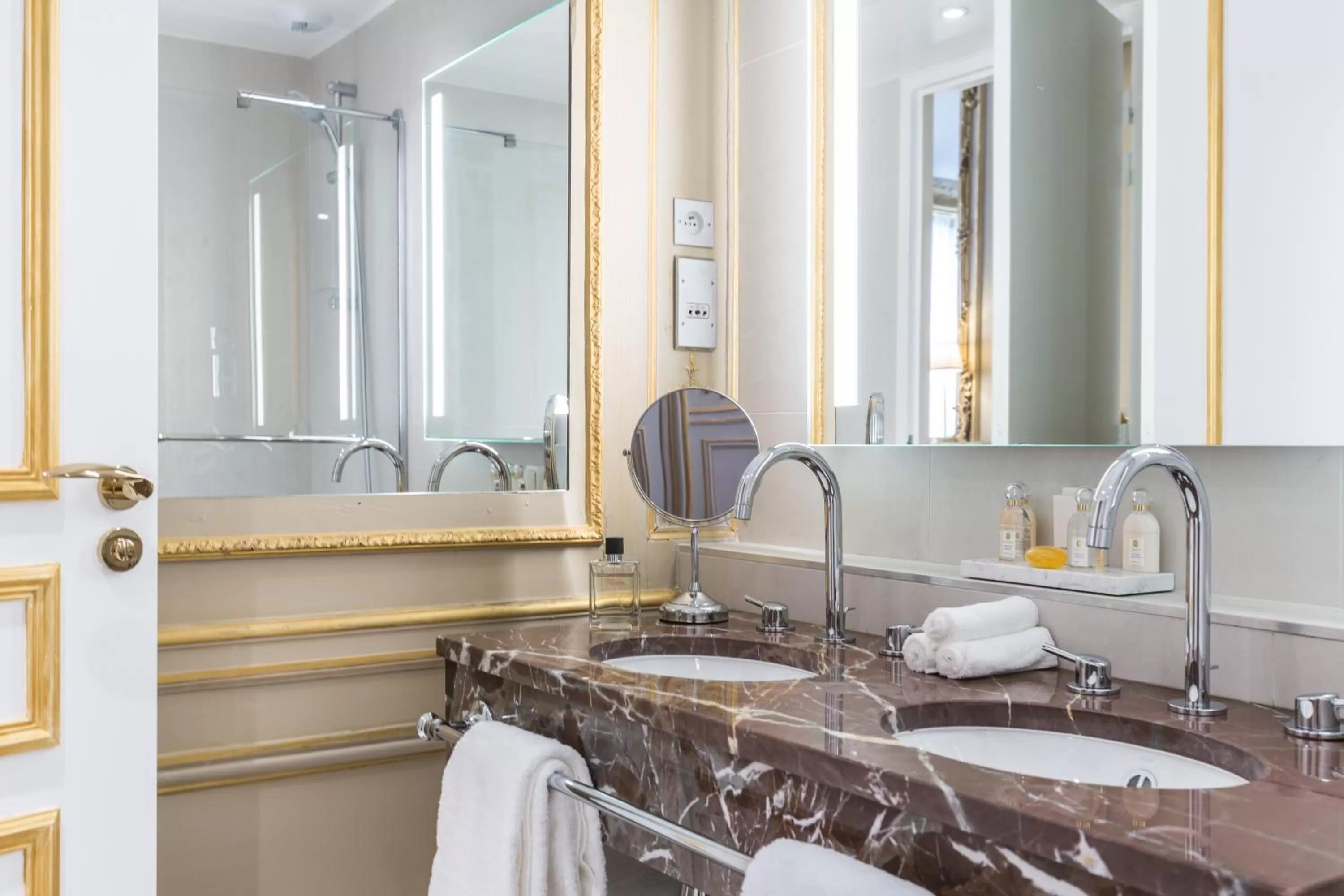 Bathroom in Hôtel Alfred Sommier