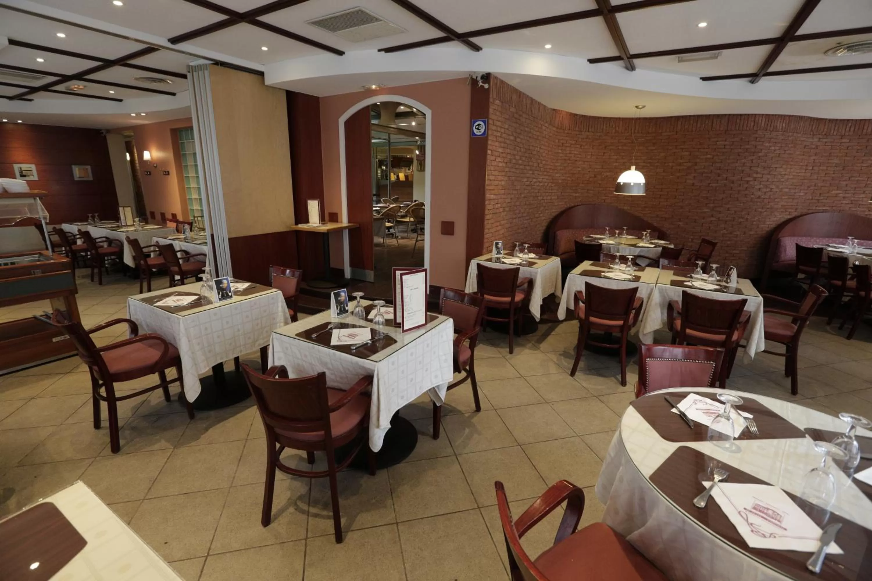 Restaurant/places to eat in Hôtel Au Petit Caporal