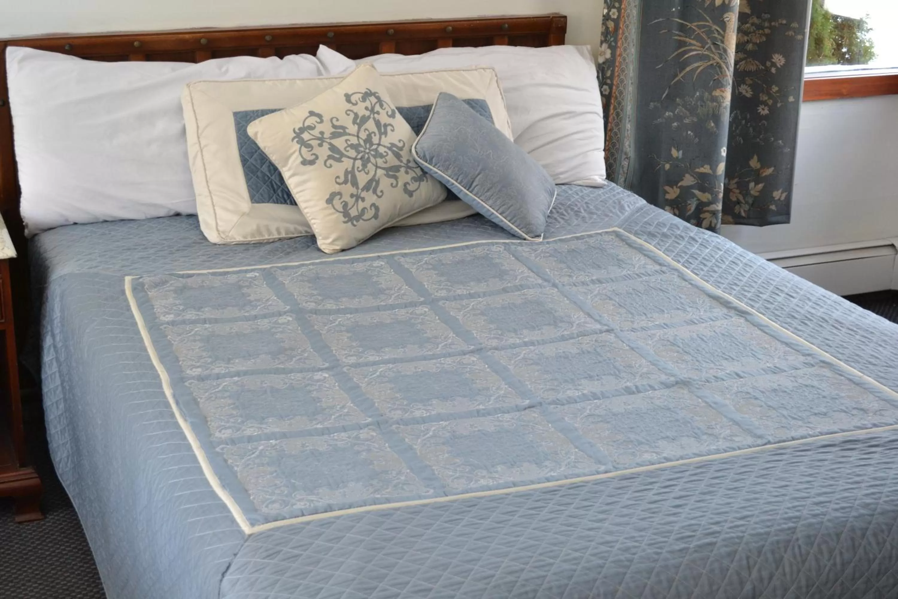 Bed in Parker's Motel