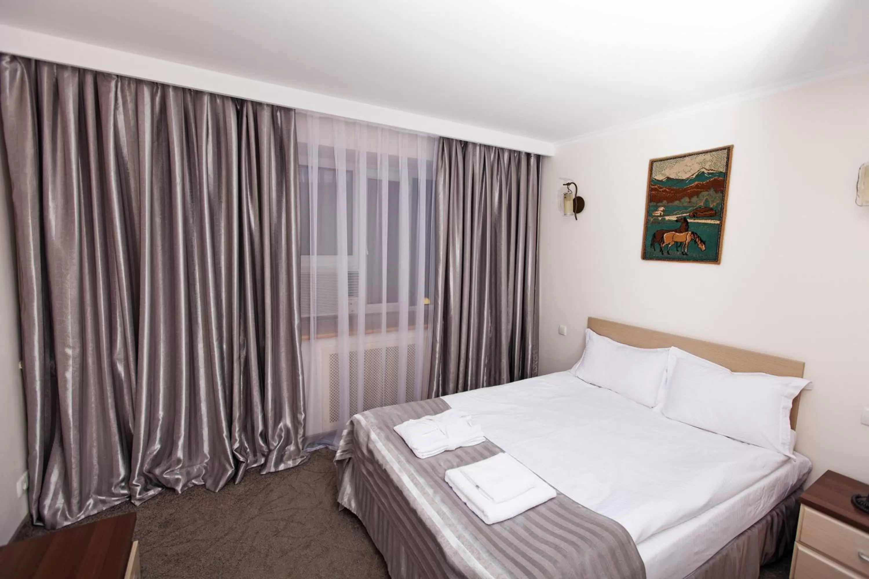 Photo of the whole room, Bed in Alma