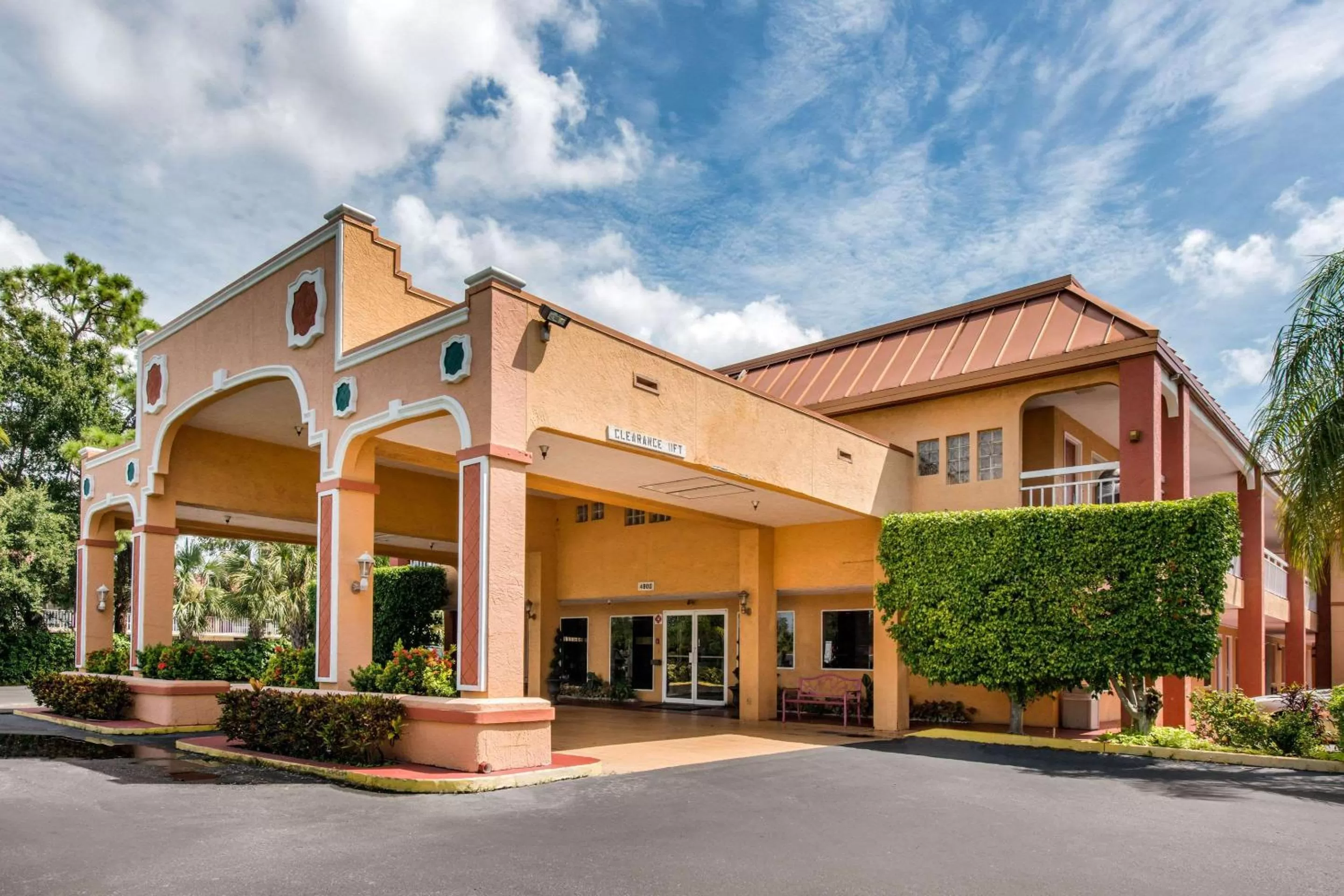 Property building in Quality Inn Sarasota North Near Lido Key Beach