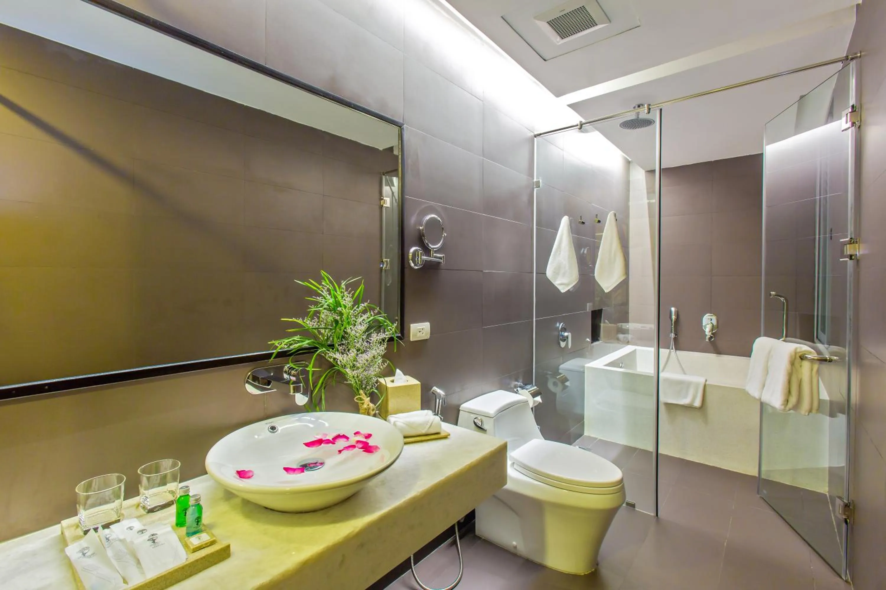 Toilet in Mulberry Collection Silk Eco