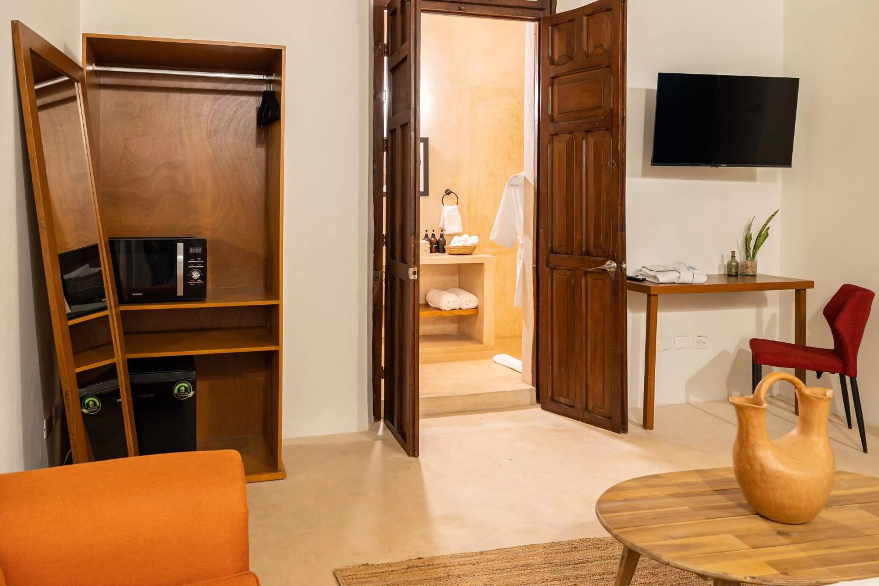 Bed, TV/Entertainment Center in Casa Dos Lirios Hotel Boutique