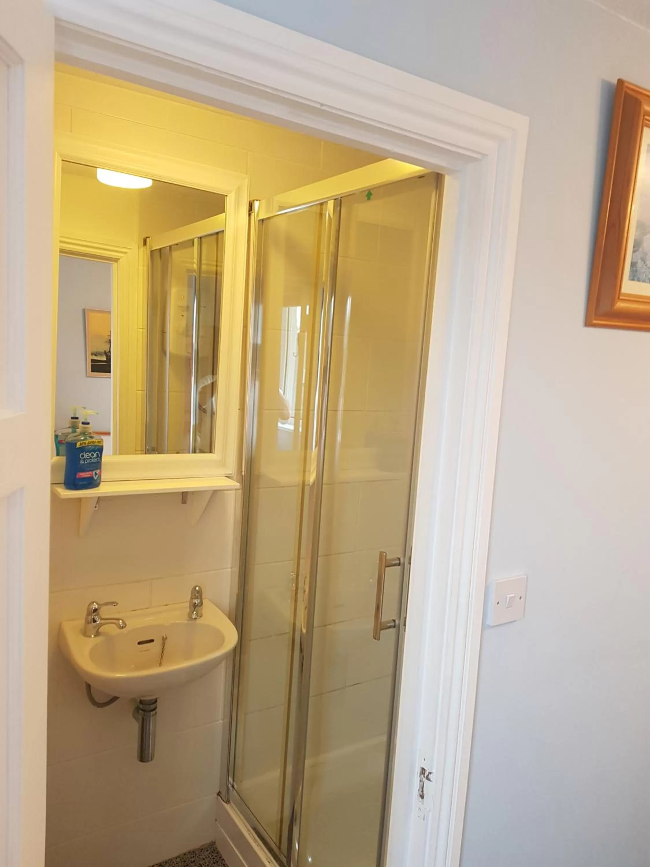 Bathroom in The Mariner Guest House