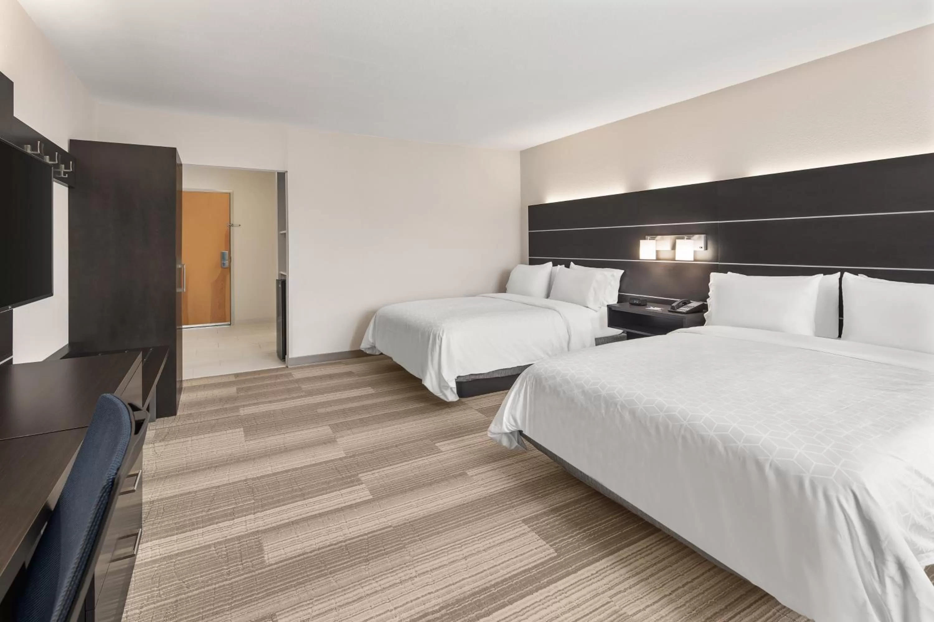 Photo of the whole room, Bed in Holiday Inn Express & Suites - Hardeeville-Hilton Head by IHG