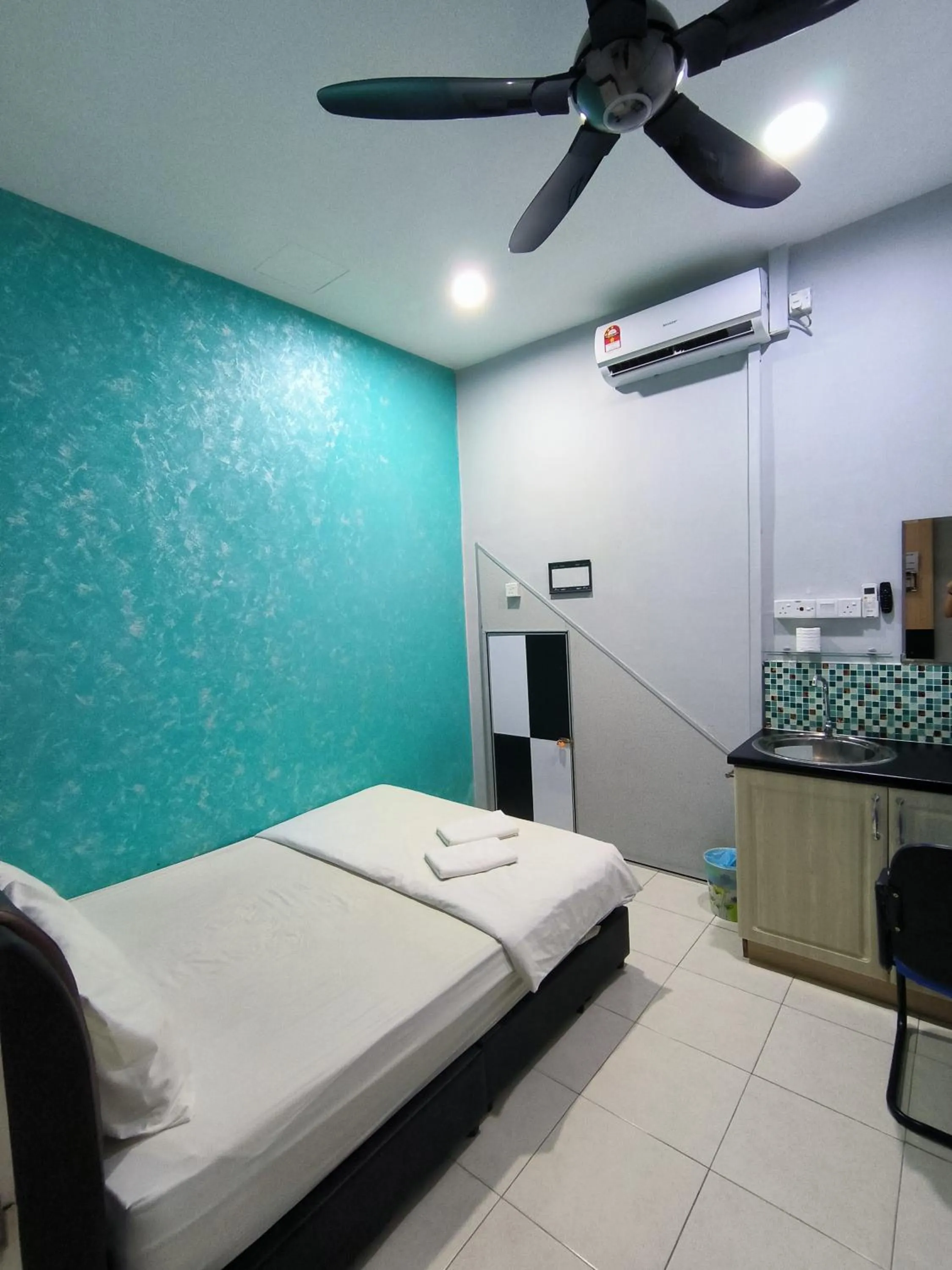 Bed in GOLDEN GUEST HOUSE KUANTAN