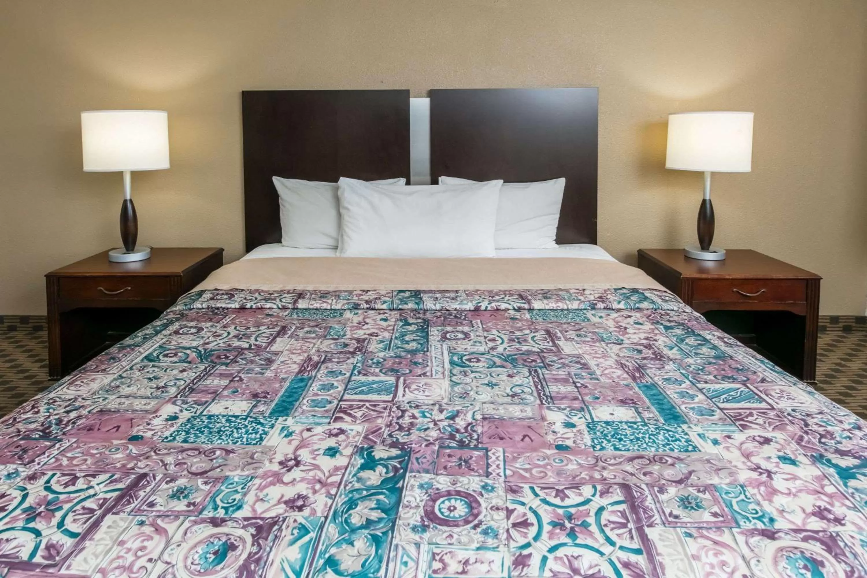 Photo of the whole room in Knights Inn Longview