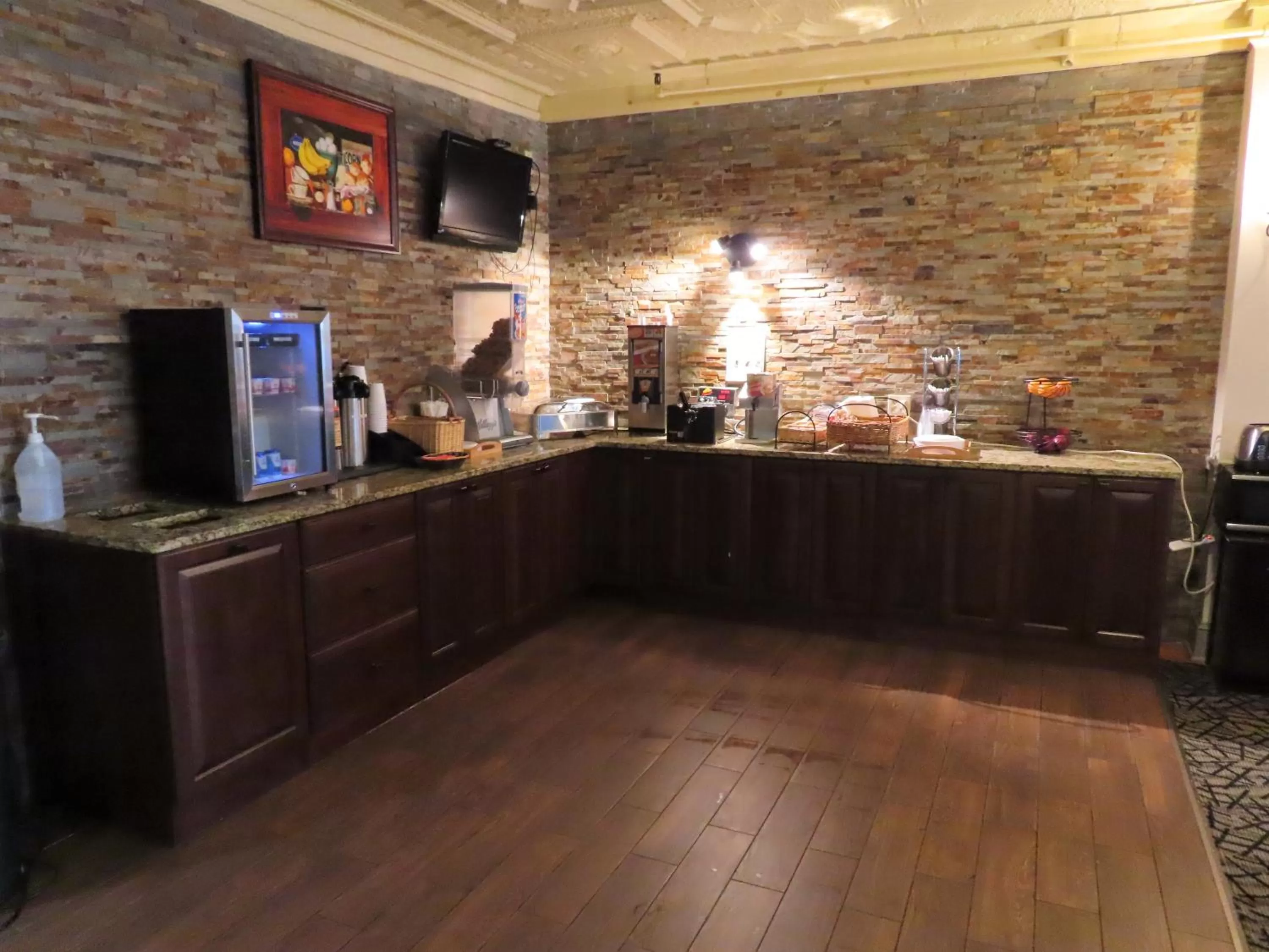 Breakfast in St Charles Hotel Downtown Hudson