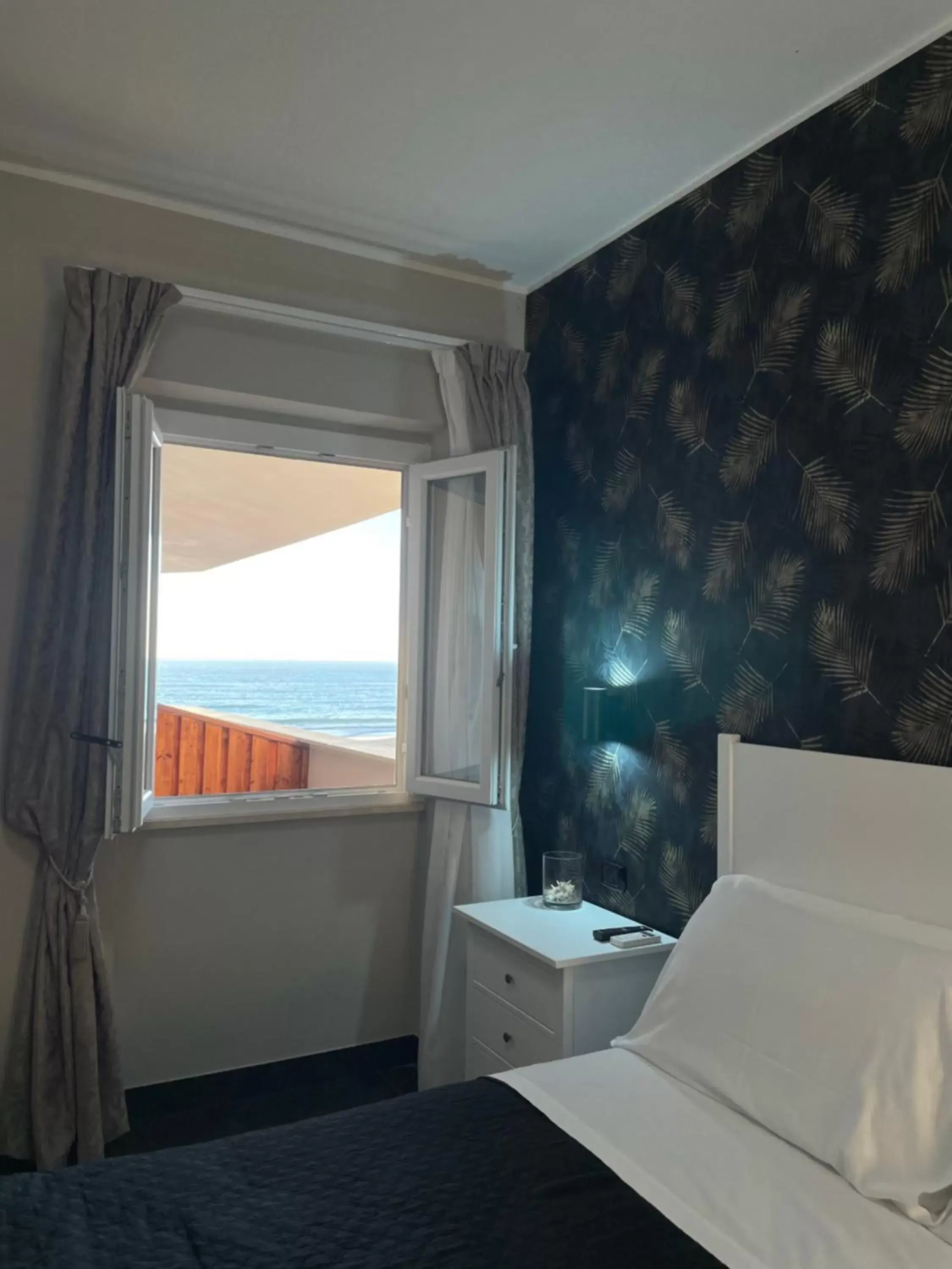 Suite with Sea View - single occupancy in ALDIVA ROOMS Suite with Sea View - single occupancy in ALDIVA ROOMS