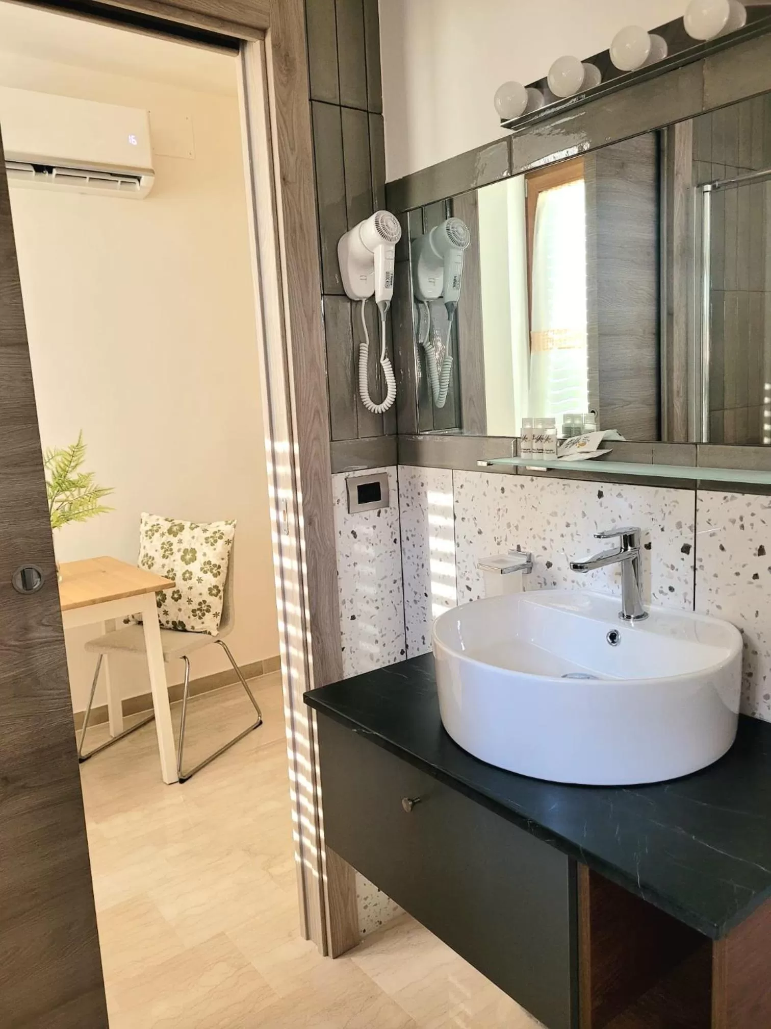 Shower in Pompei Suite