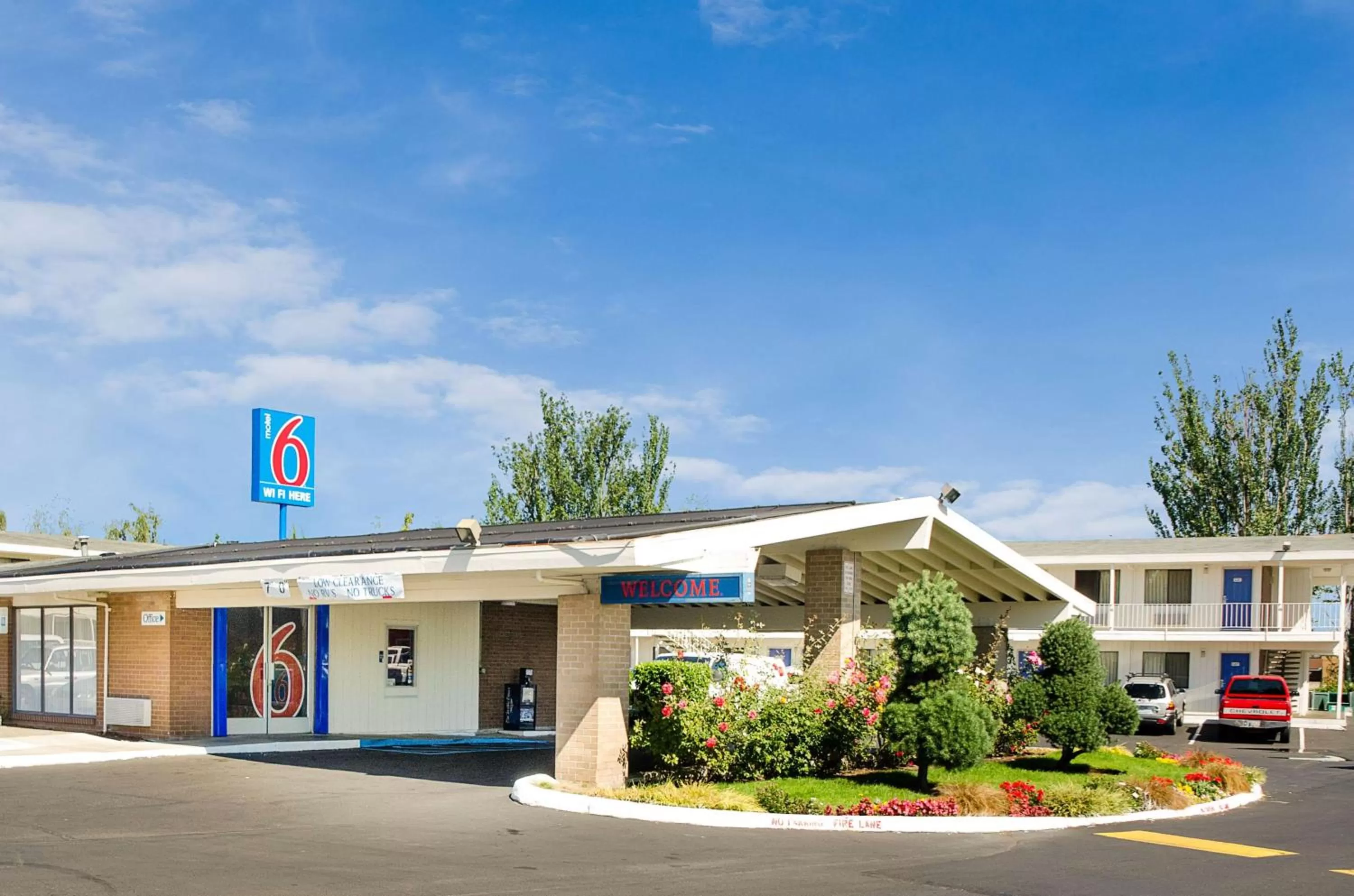 Property building in Motel 6-Tacoma, WA - Fife