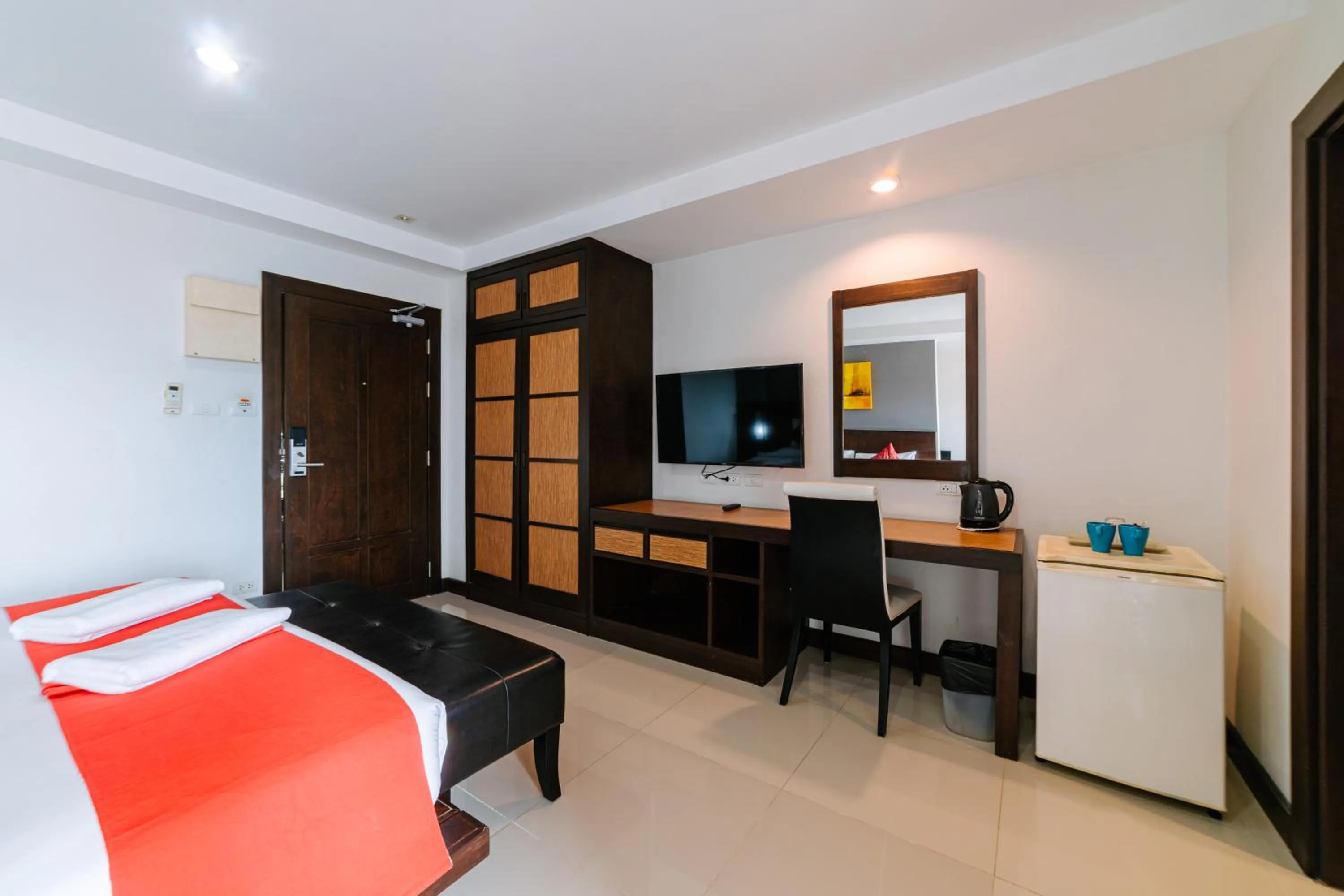 Guests, Bed in Ratana Hotel Sakdidet, PHUKET TOWN