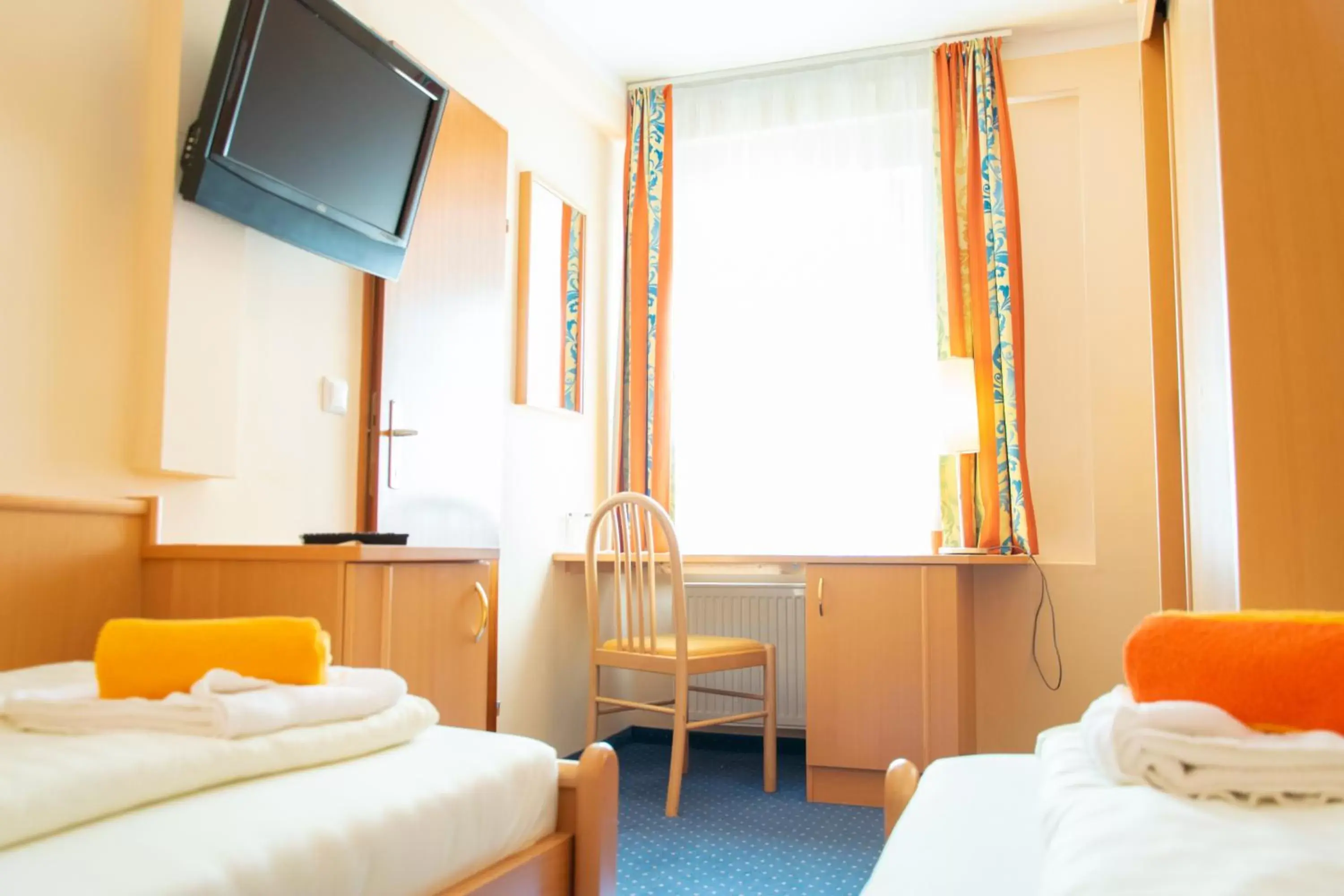 Standard Twin Room in Strandhotel Burgstaller Standard Twin Room in Strandhotel Burgstaller