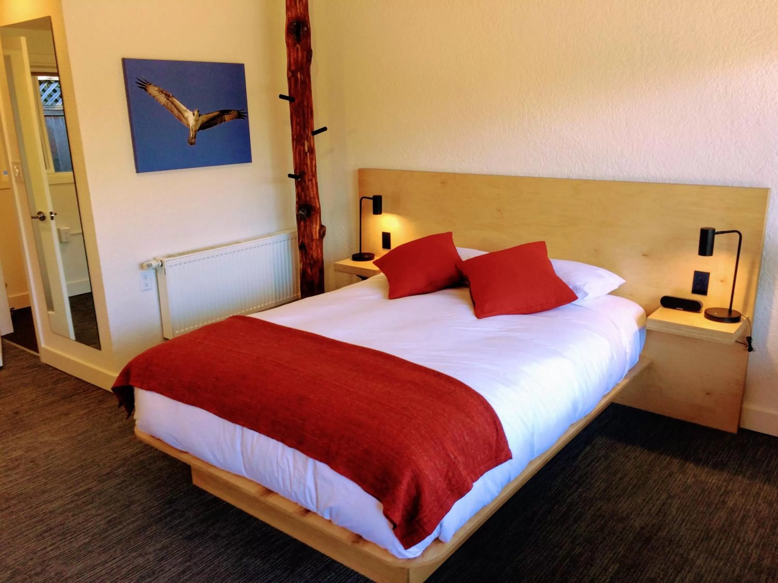 Fauna Standard Queen Room in Heliotrope Hotel