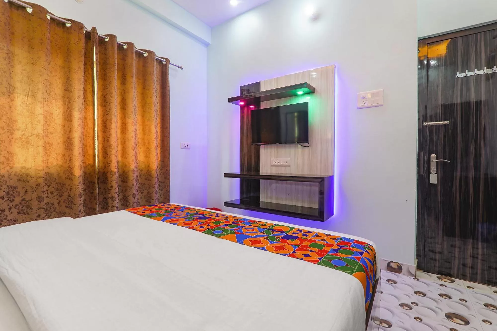Bed in FabHotel Lumbini International - Nr Sarnath Museum