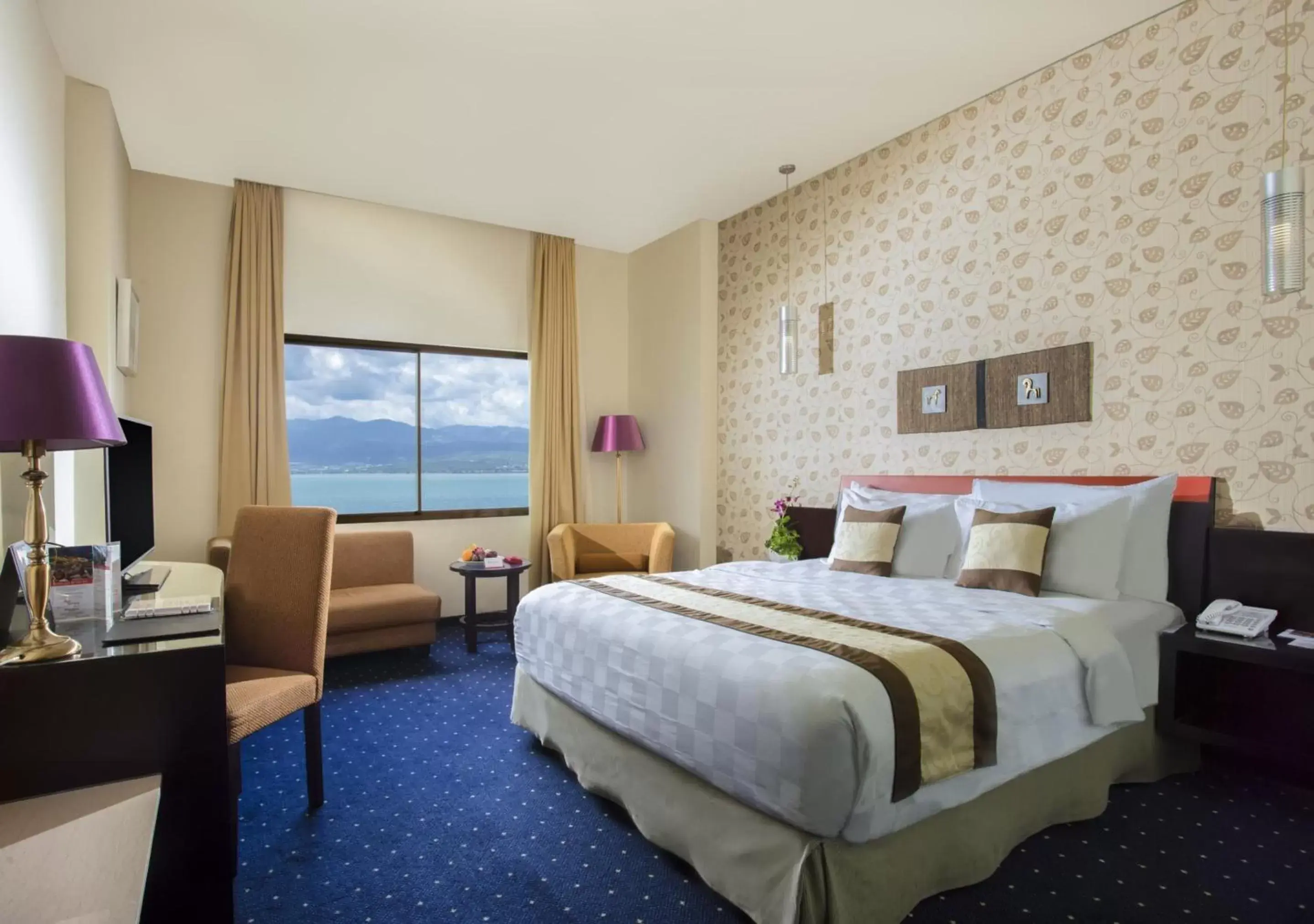 Deluxe Double Room with Sea View in Swiss-Belhotel Silae Palu Deluxe Double Room with Sea View in Swiss-Belhotel Silae Palu