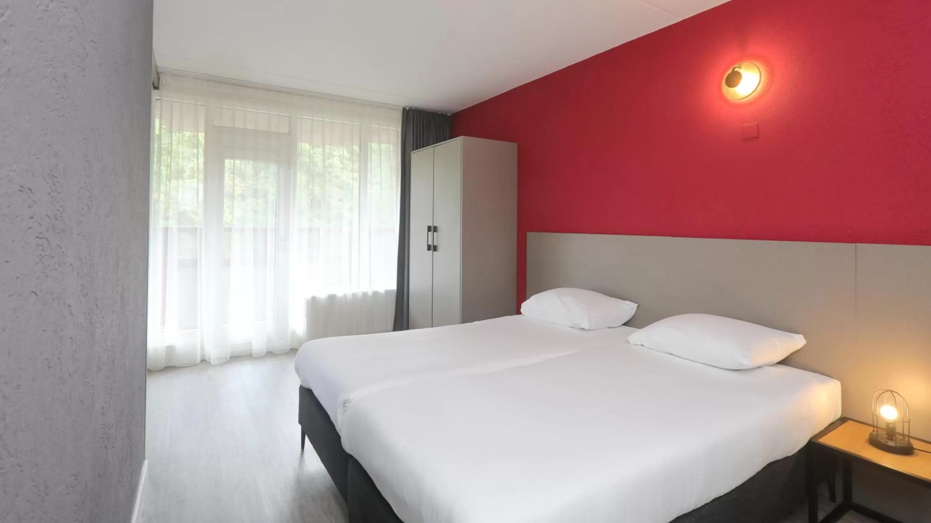 Bedroom, Bed in Golden Tulip Zoetermeer - Den Haag