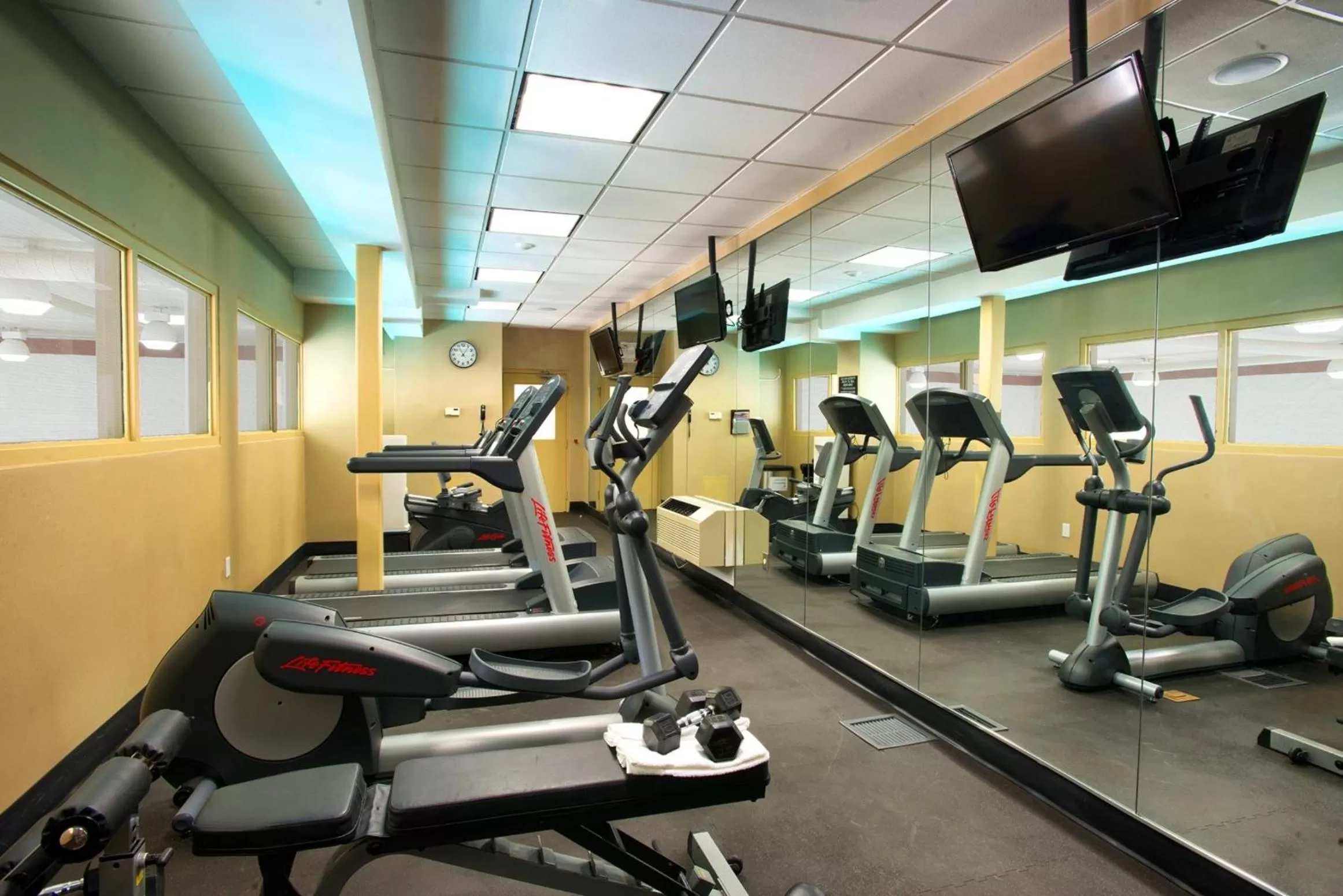 Fitness centre/facilities in Park Inn by Radisson Toronto-Markham