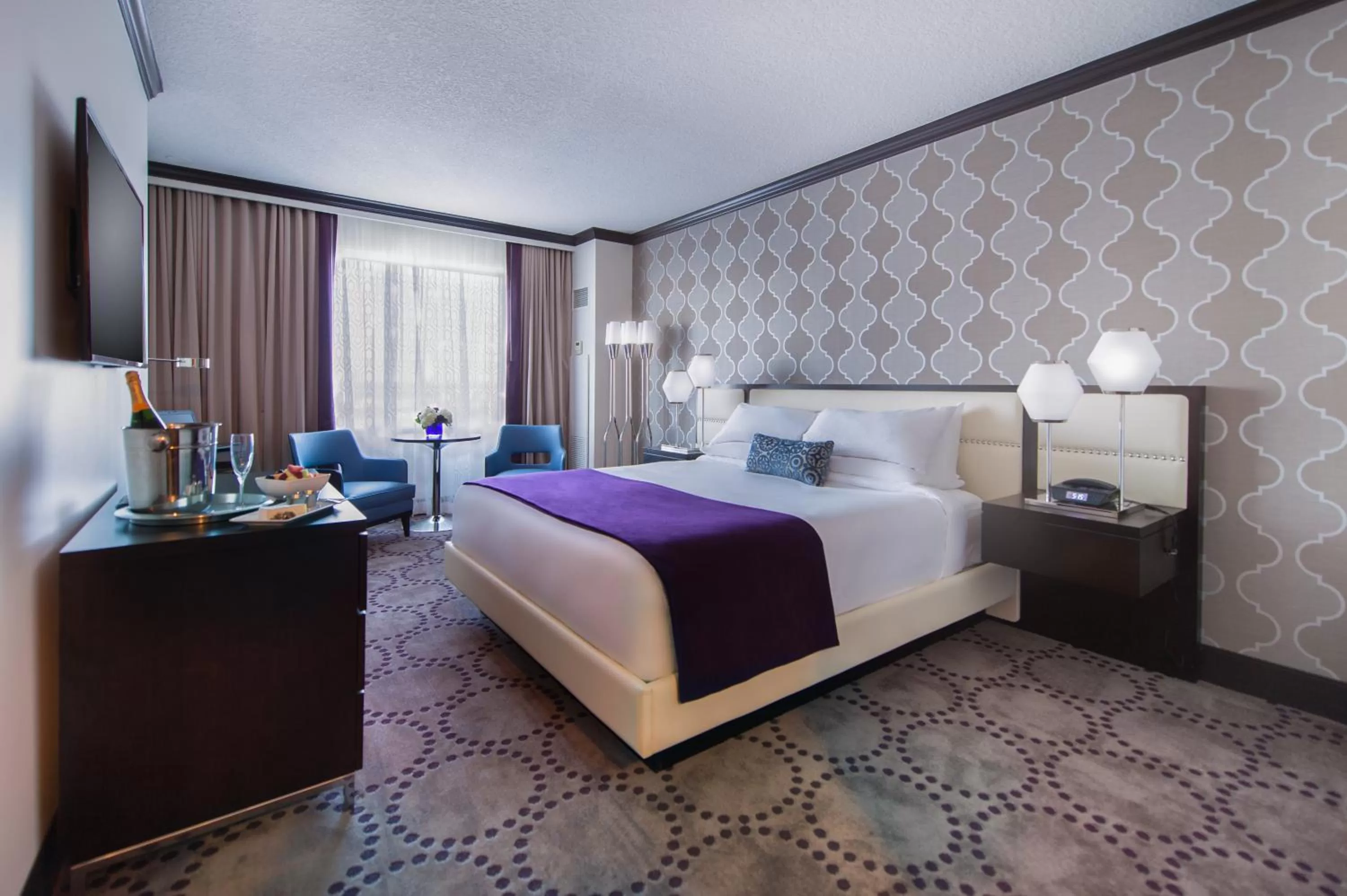 Bedroom, Bed in Harrah's Gulf Coast, A Caesars Destination