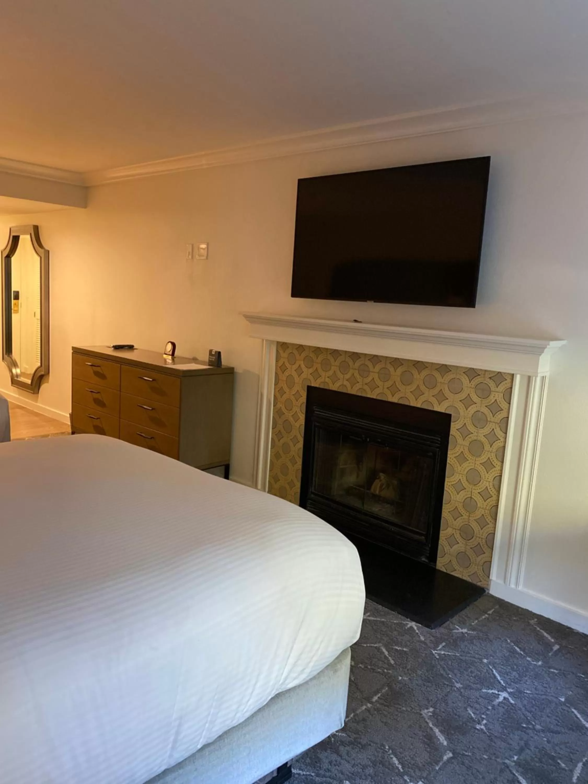 Bed in Fairmont Sonoma Mission Inn & Spa