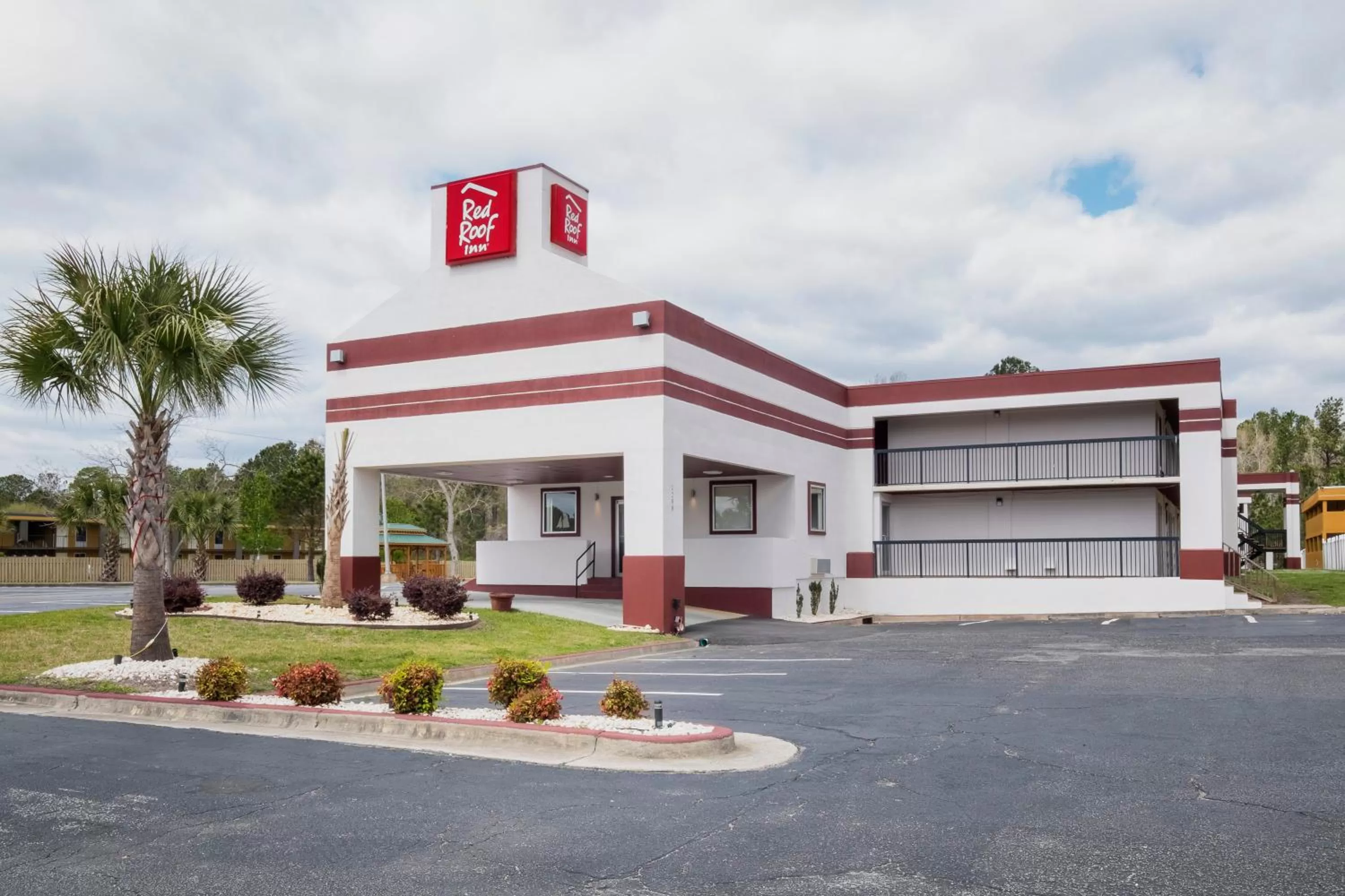 Property building in Red Roof Inn Walterboro
