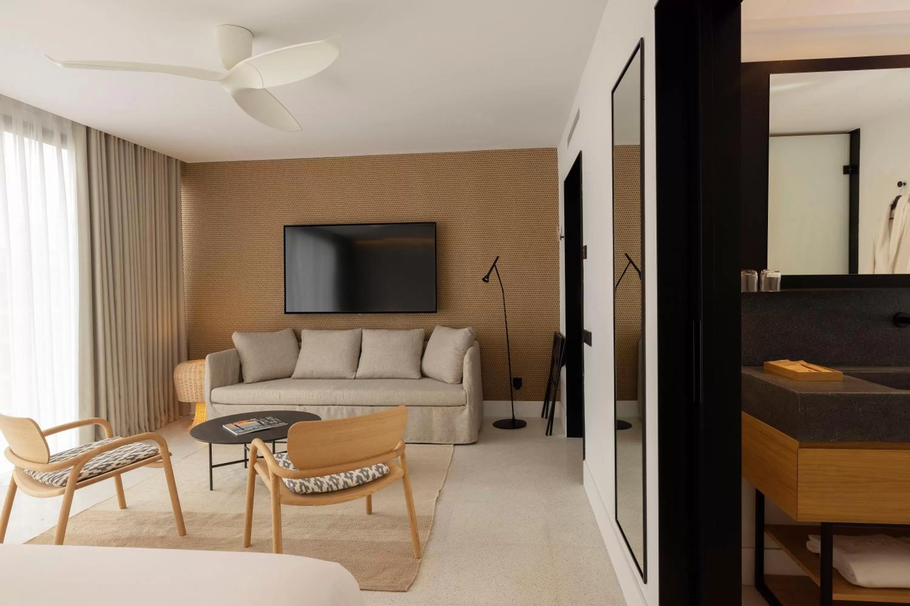 Photo of the whole room in HM Palma Blanc