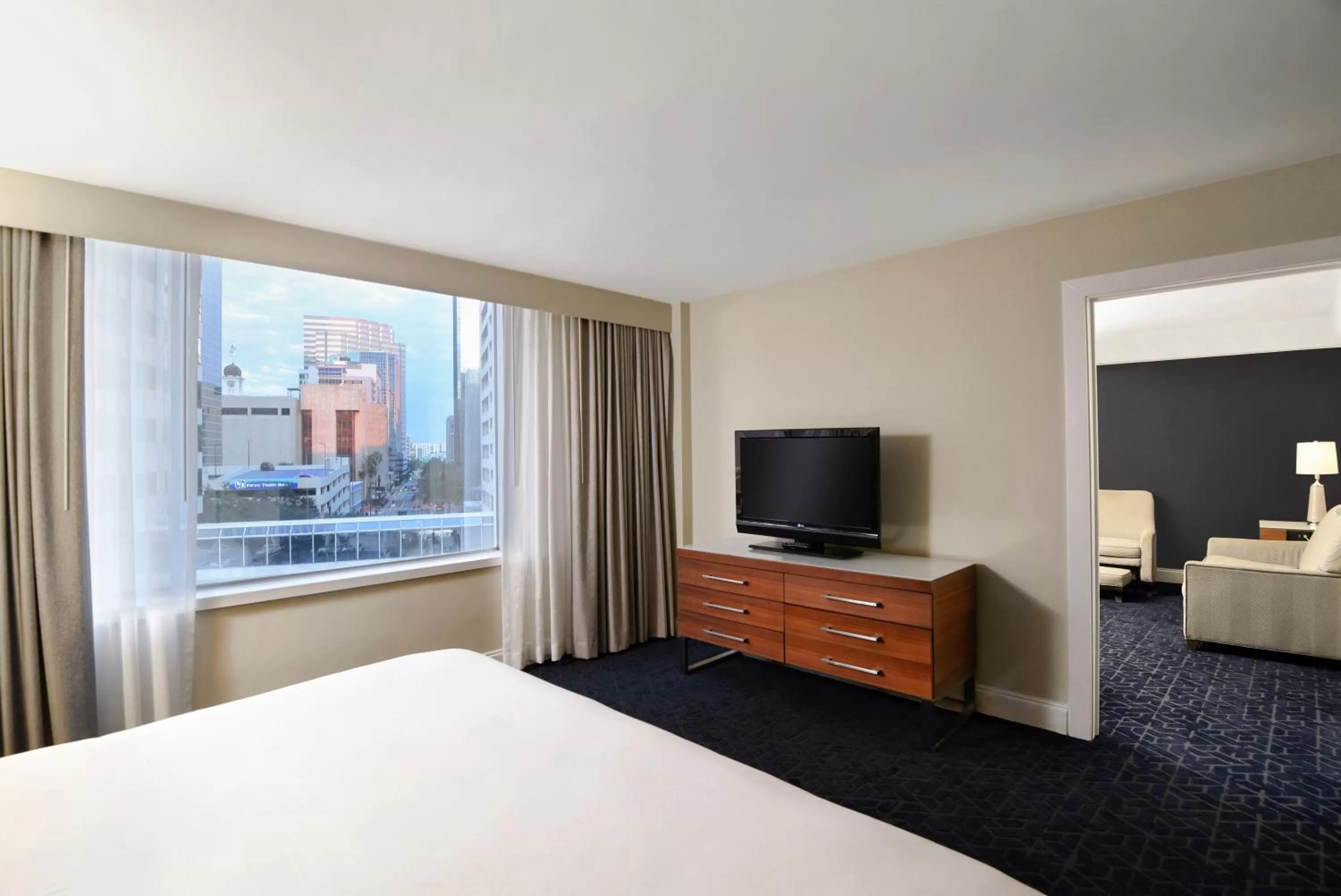 Photo of the whole room, Bed in Hotel Tampa Riverwalk