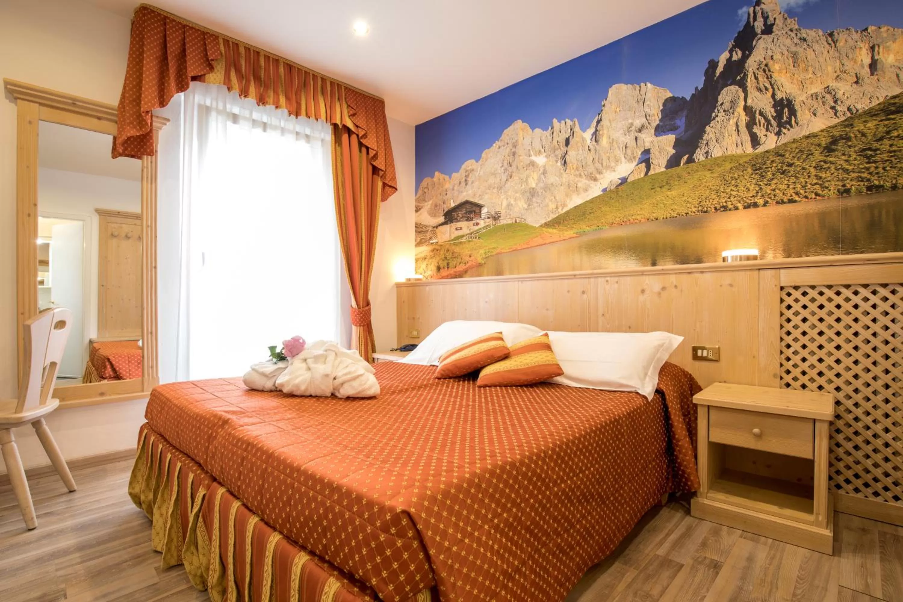 Bathroom, Bed in Hotel Touring