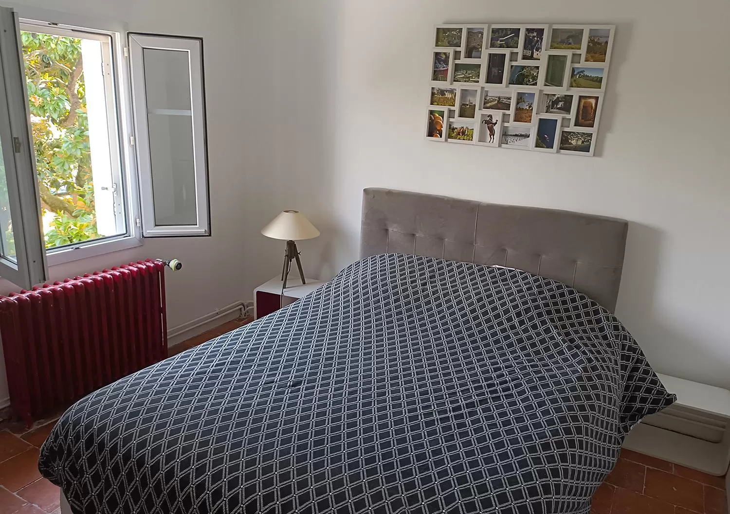 Bed in Le Magnolia, chambre d'hôte au calme