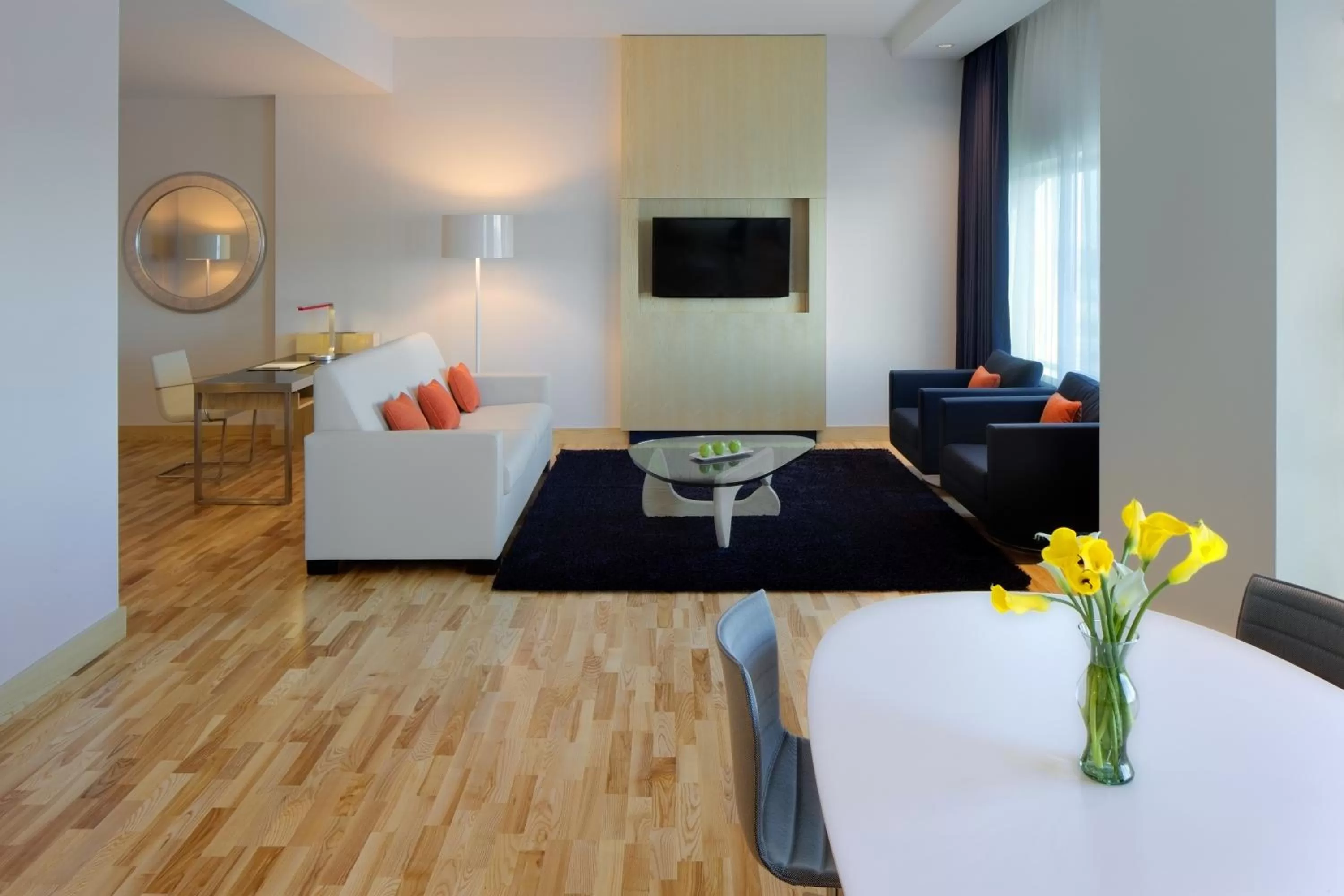 Dining area in Radisson Blu Mall of America