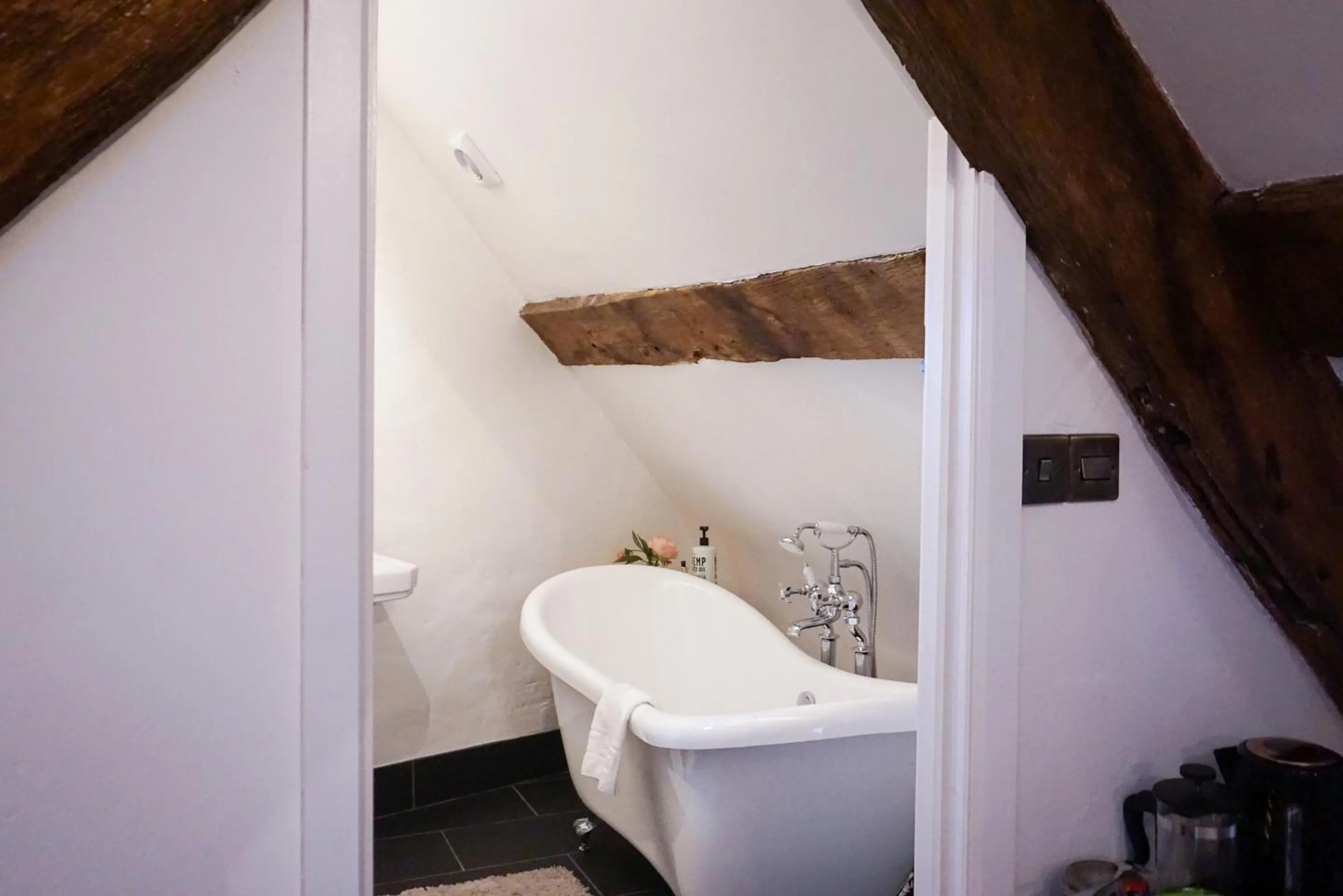 Bathroom in Kings Arms Hotel