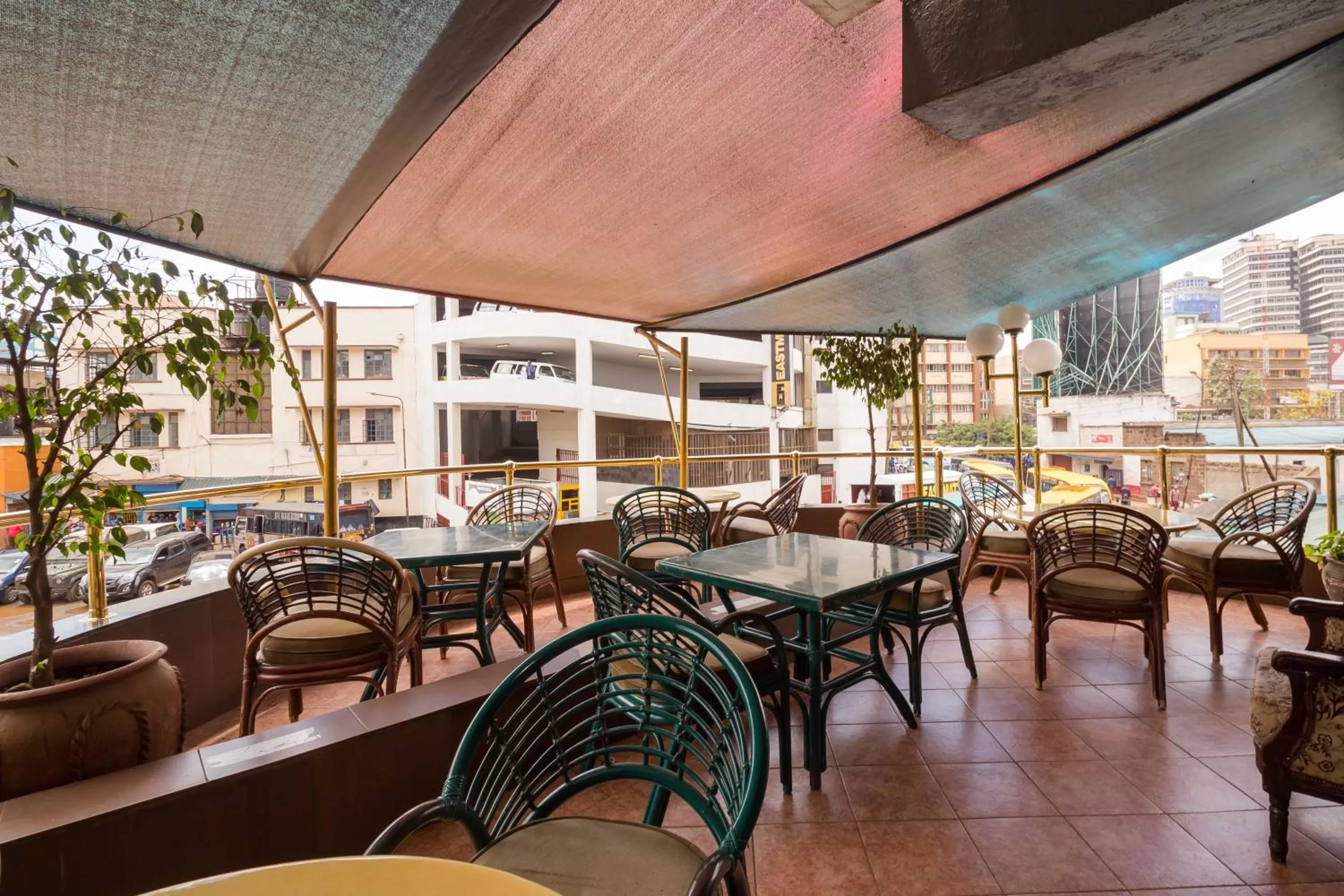 Restaurant/places to eat in Marble Arch Hotel