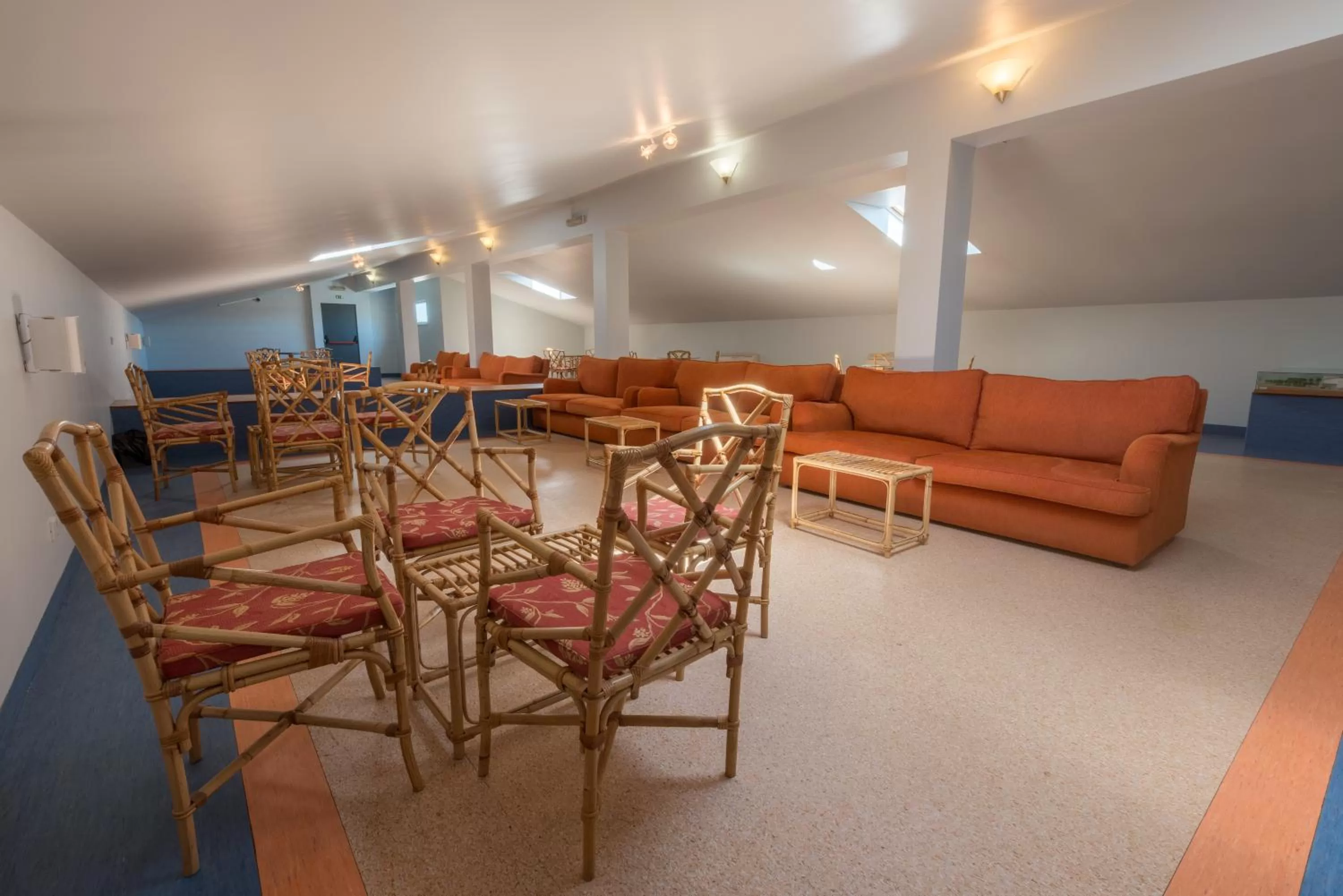 Communal lounge/ TV room in Amazonia Palmela Apartamentos Turisticos