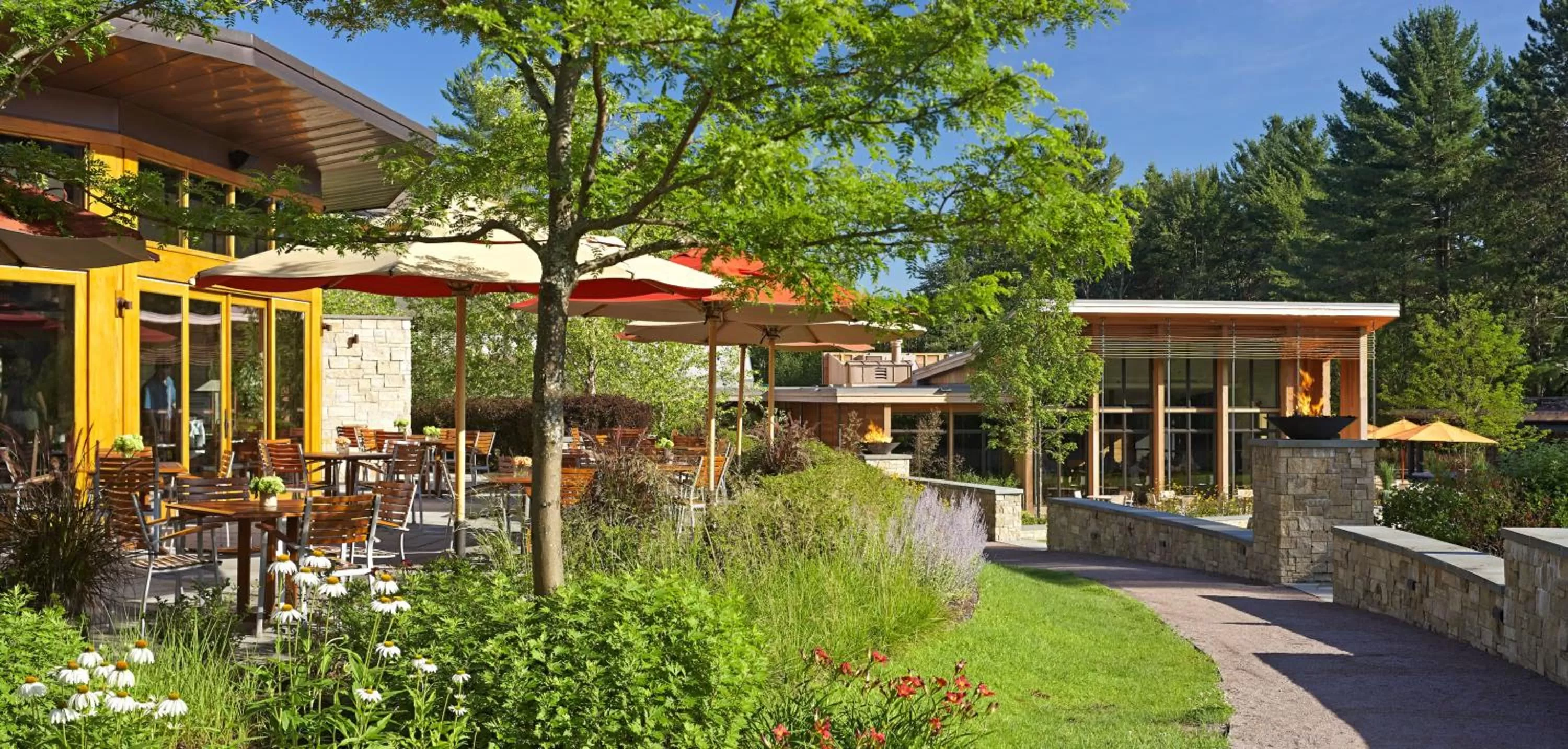 Restaurant/places to eat in Topnotch Resort