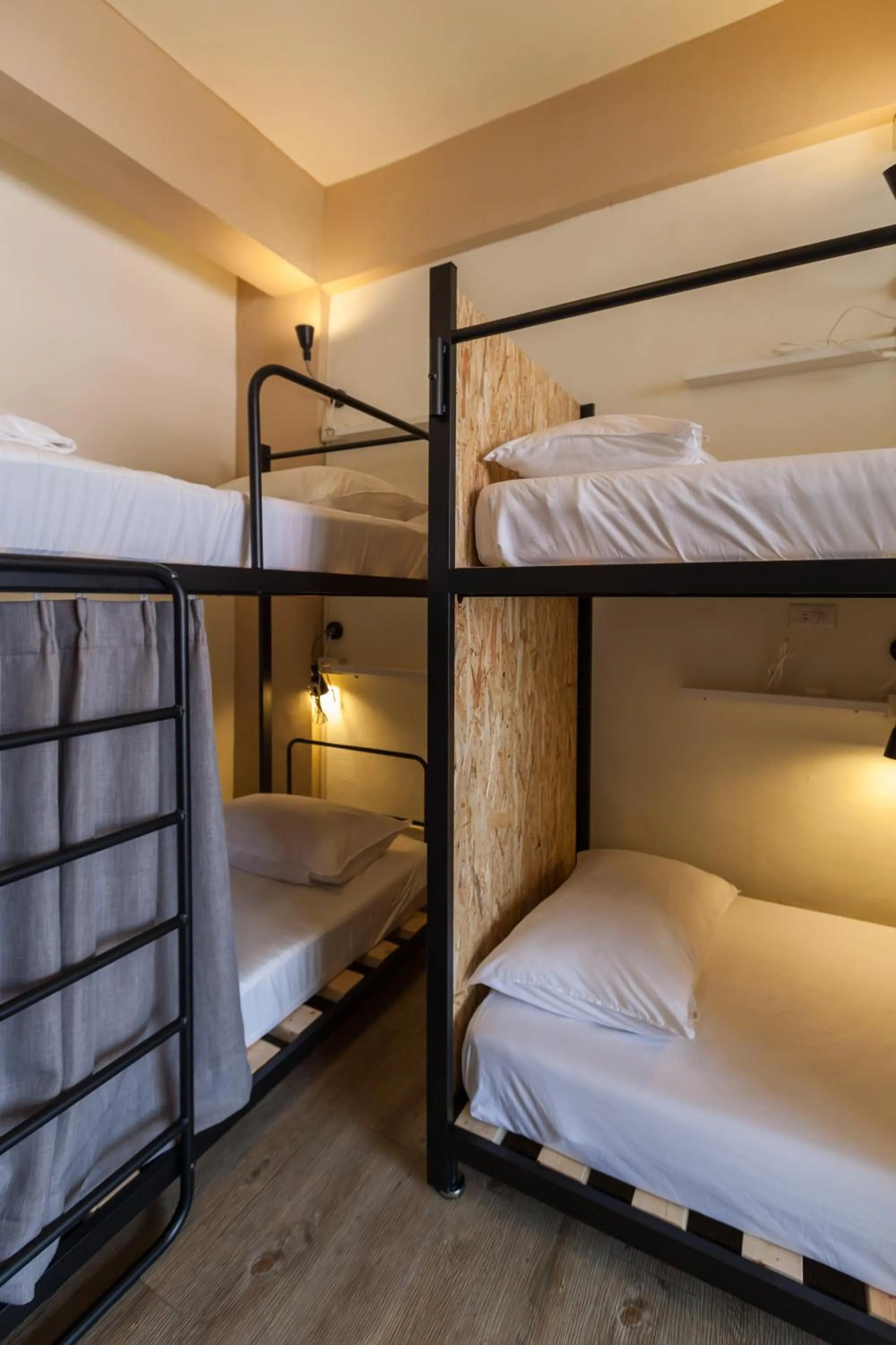 bunk bed, Bed in Sleeping Boot Hostel