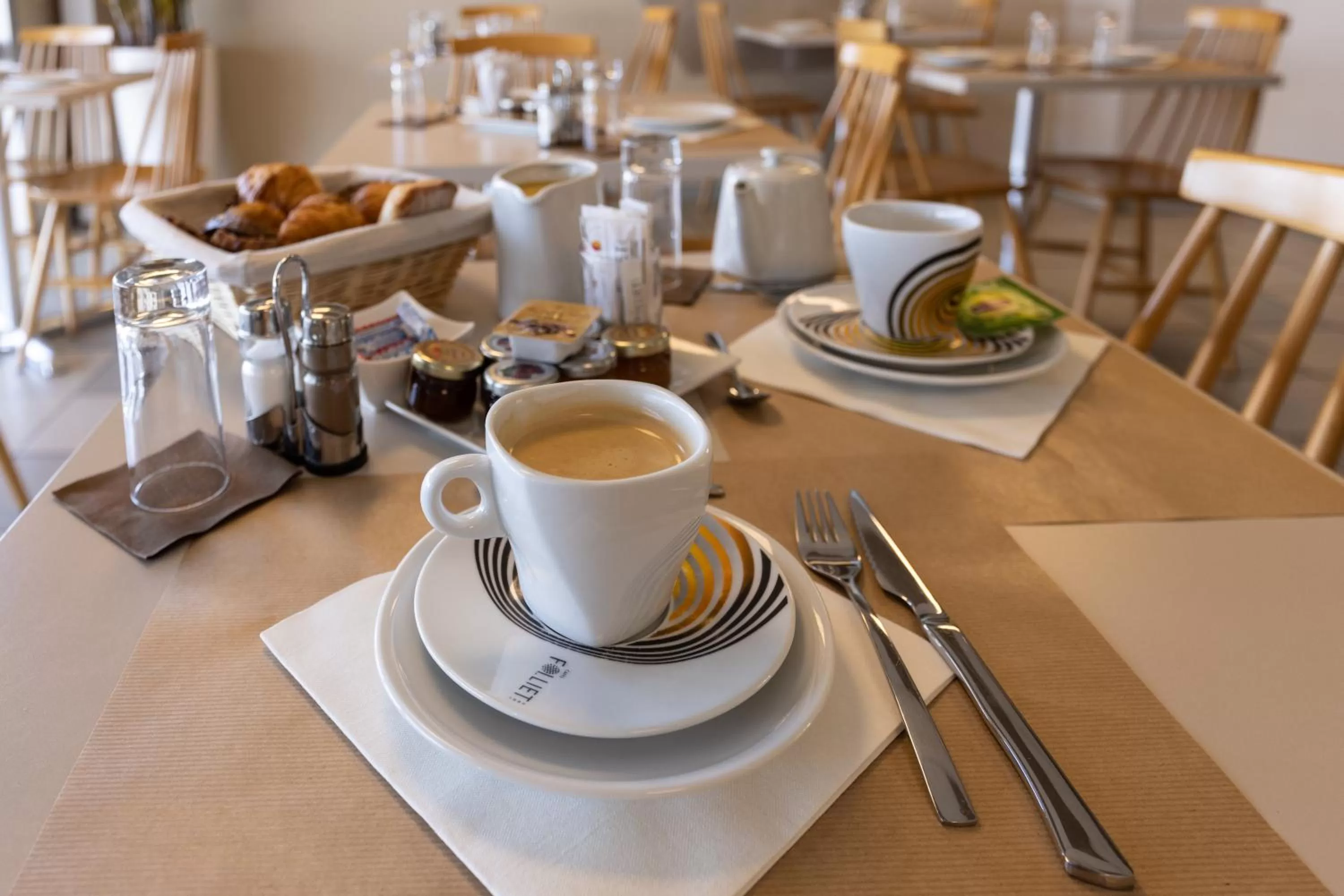 Breakfast in Logis Hôtel Rêve de Sable