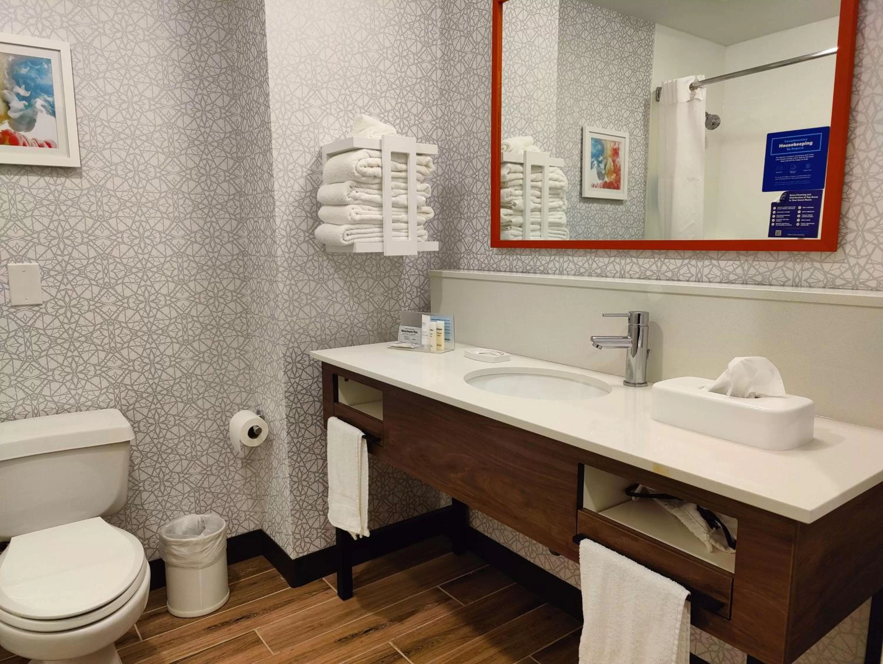 Bathroom in Hampton Inn Atlanta/Peachtree City