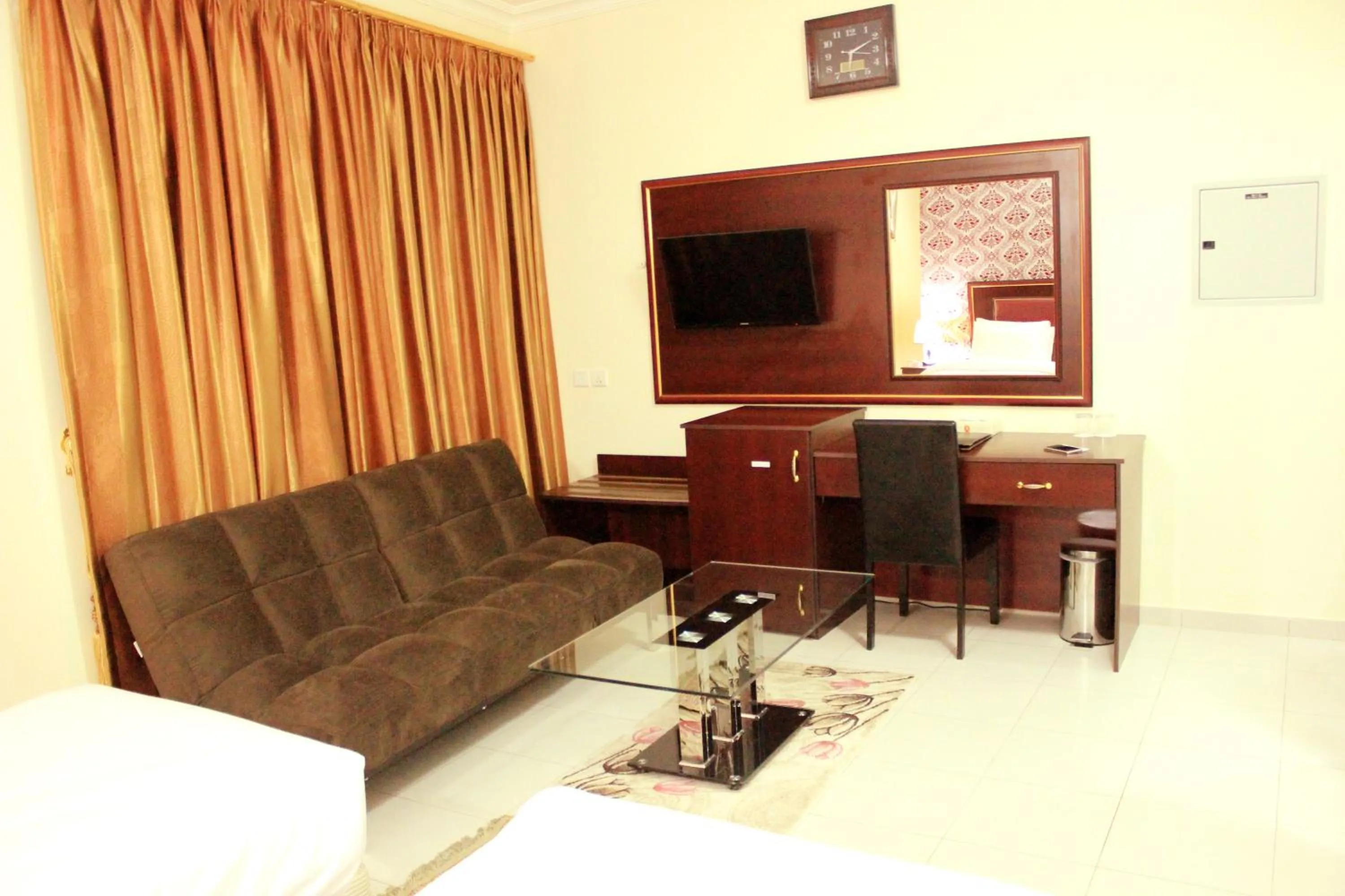 Bedroom in Montreal Naif Hotel