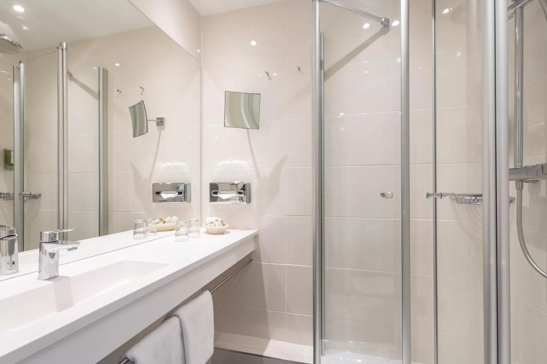 Bathroom in Hotel Yachtclub