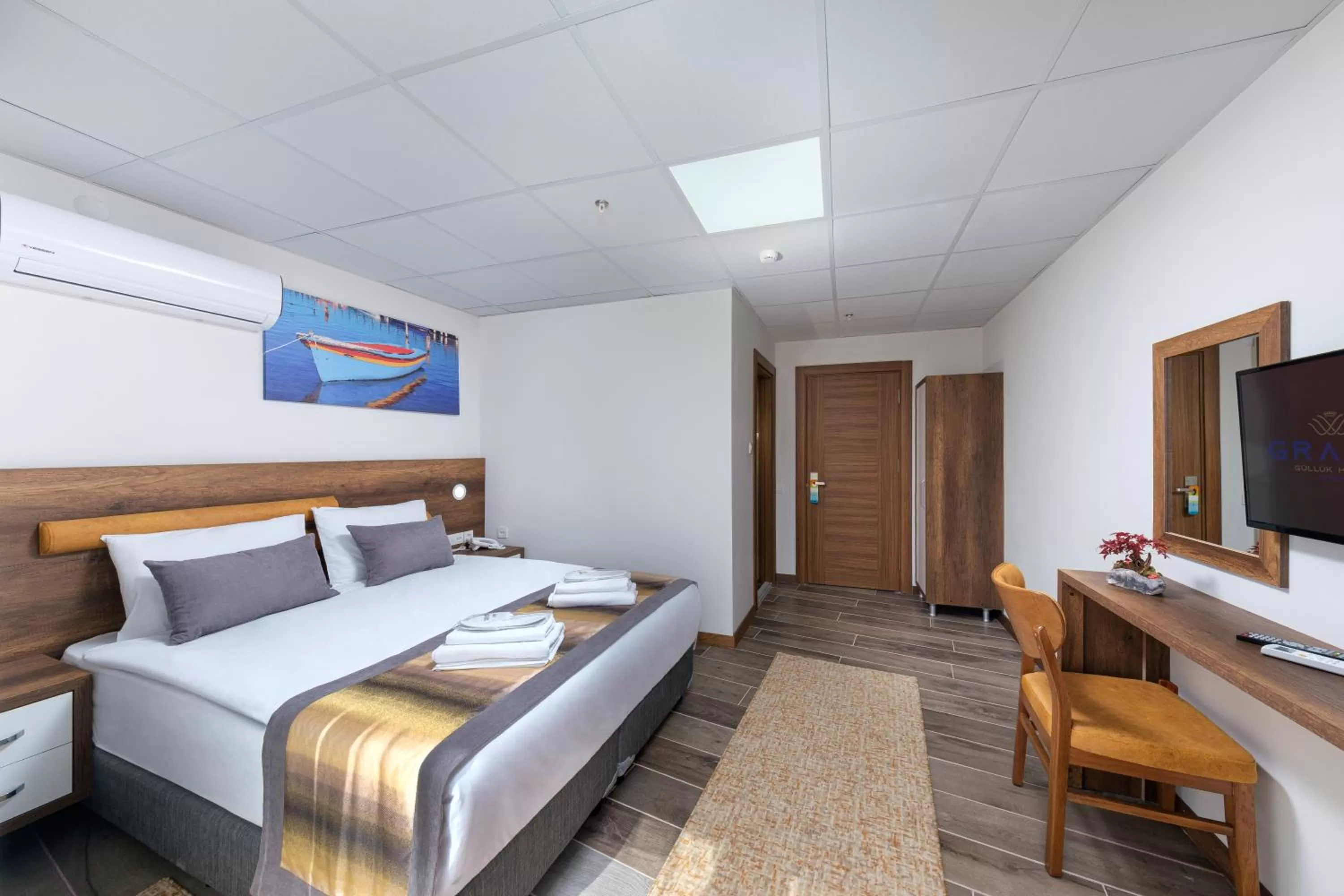 Bed in Grand Gulluk Hotel City Center Antalya