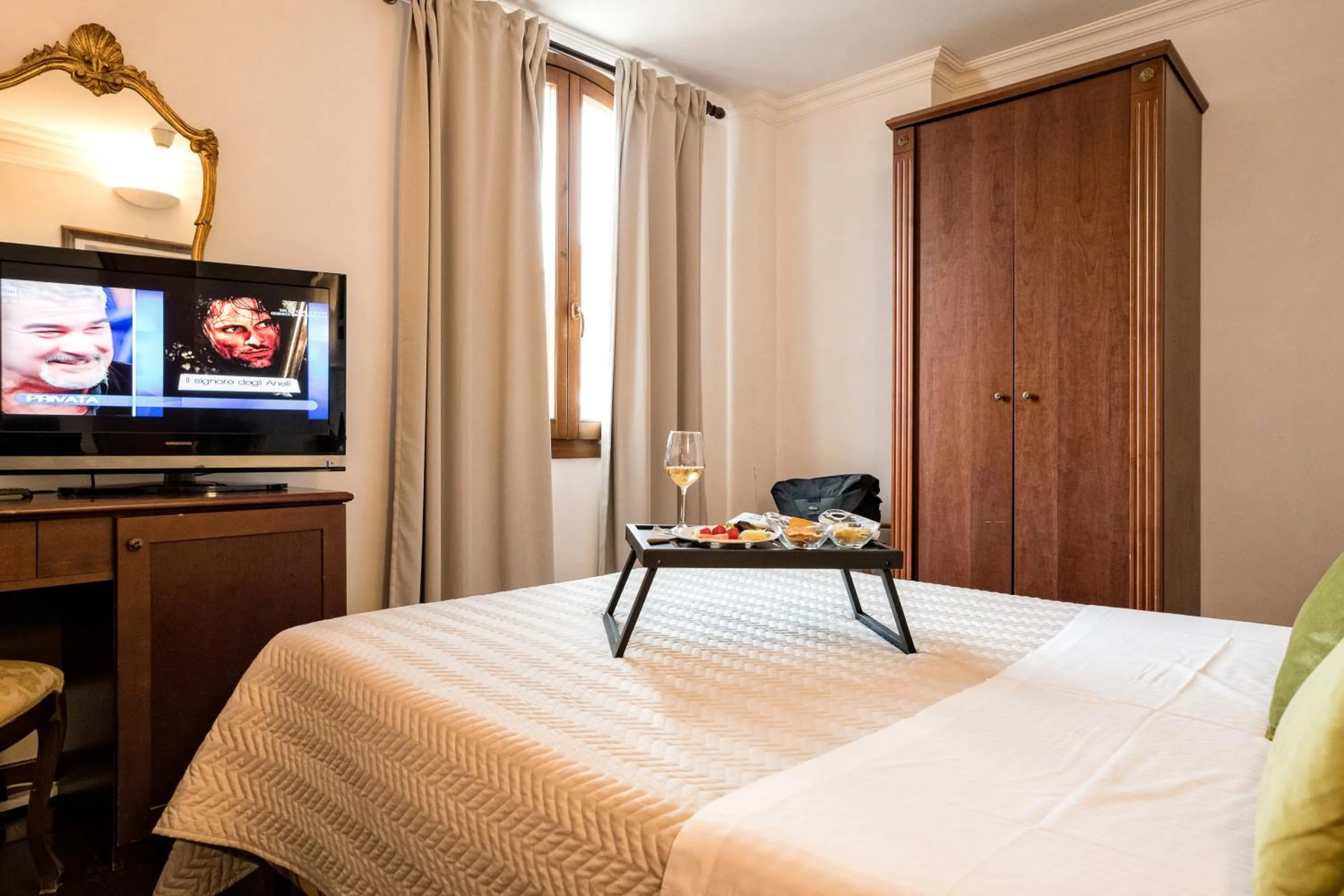 Photo of the whole room, Bed in Grand Hotel Italia