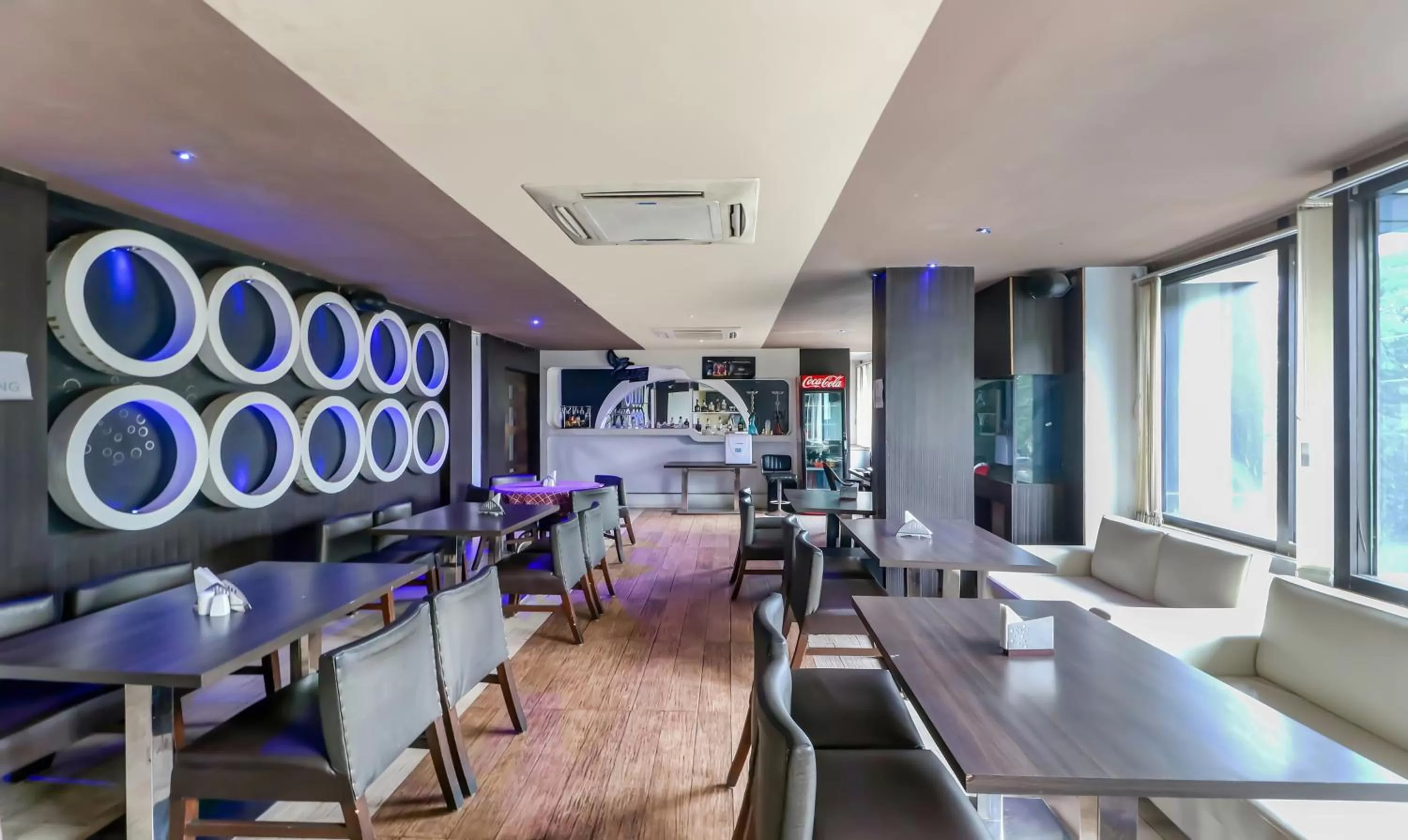 Restaurant/places to eat in Treebo Concerto Residentia